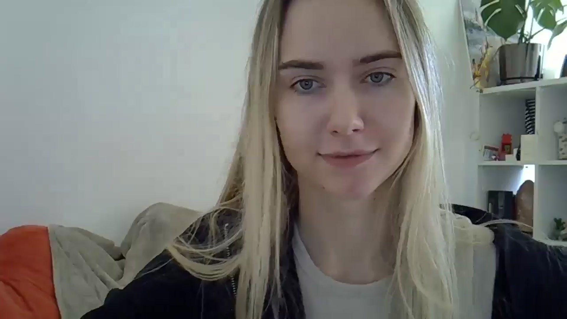 Gallery image thumbnail from Ocean__Soul's myfreecams stream on, 04/16/2025, 09:02 image 19 of 20