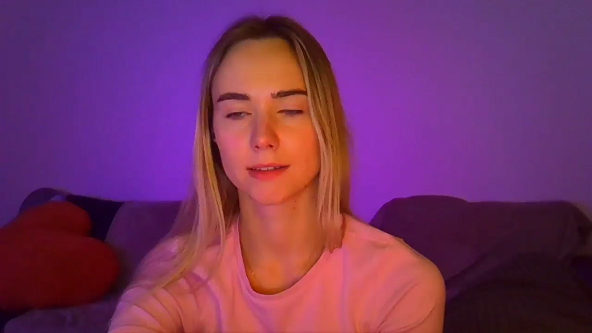 Gallery image thumbnail from Ocean__Soul's myfreecams stream on, 04/18/2025, 20:46 image 19 of 20