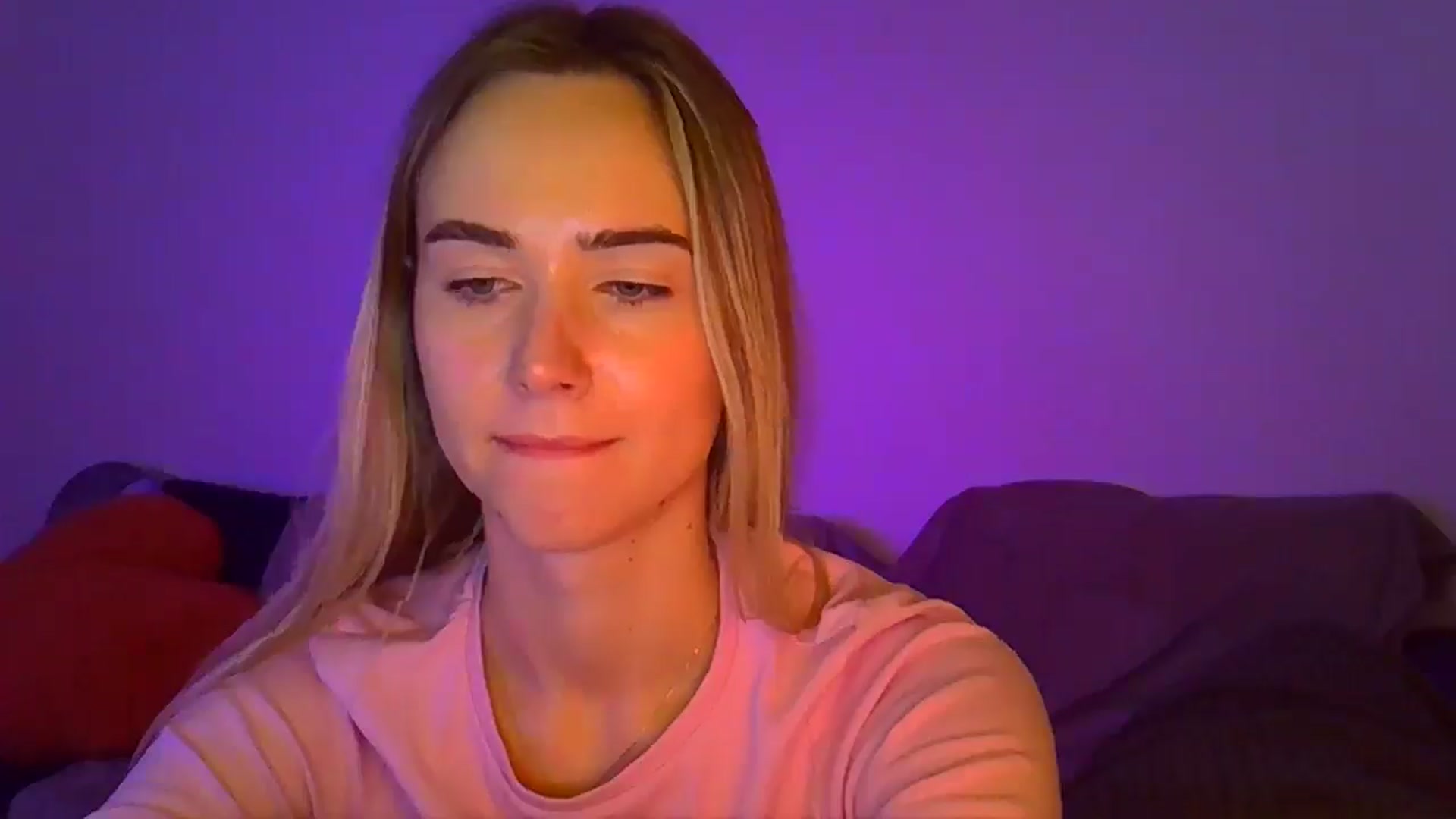 Gallery image thumbnail from Ocean__Soul's myfreecams stream on, 04/18/2025, 20:46 image 17 of 20