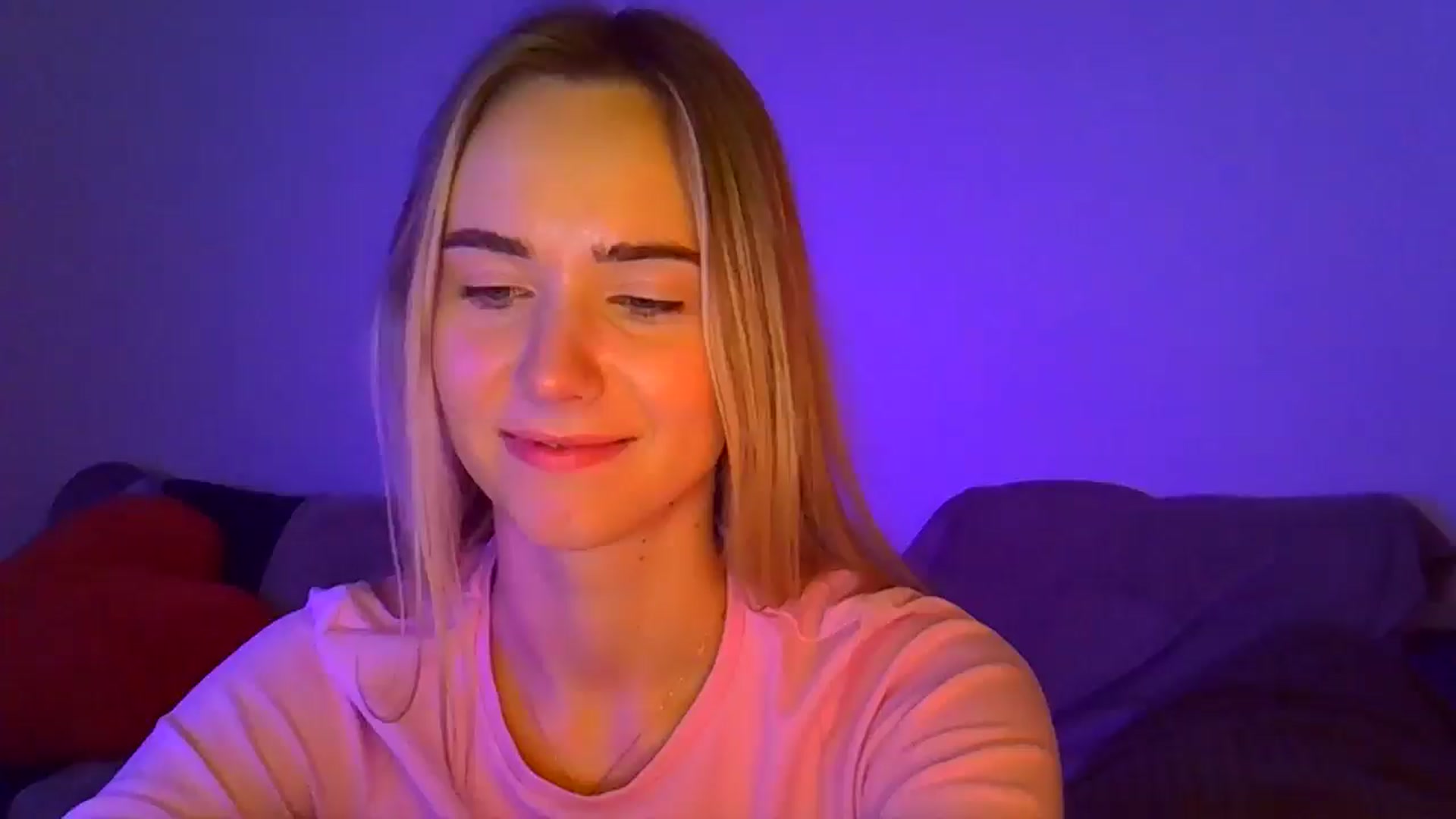Gallery image thumbnail from Ocean__Soul's myfreecams stream on, 04/18/2025, 20:46 image 6 of 20