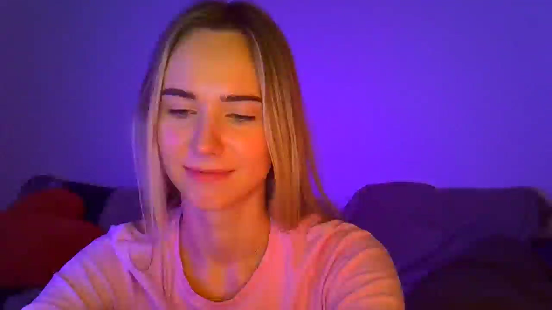 Gallery image thumbnail from Ocean__Soul's myfreecams stream on, 04/18/2025, 20:46 image 5 of 20