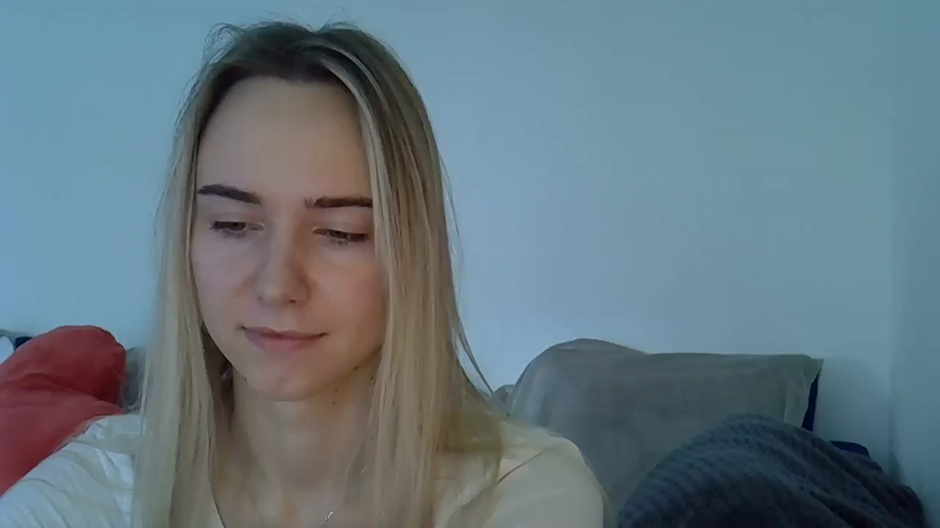 Gallery image thumbnail from Ocean__Soul's myfreecams stream on, 04/19/2025, 12:11 image 9 of 20