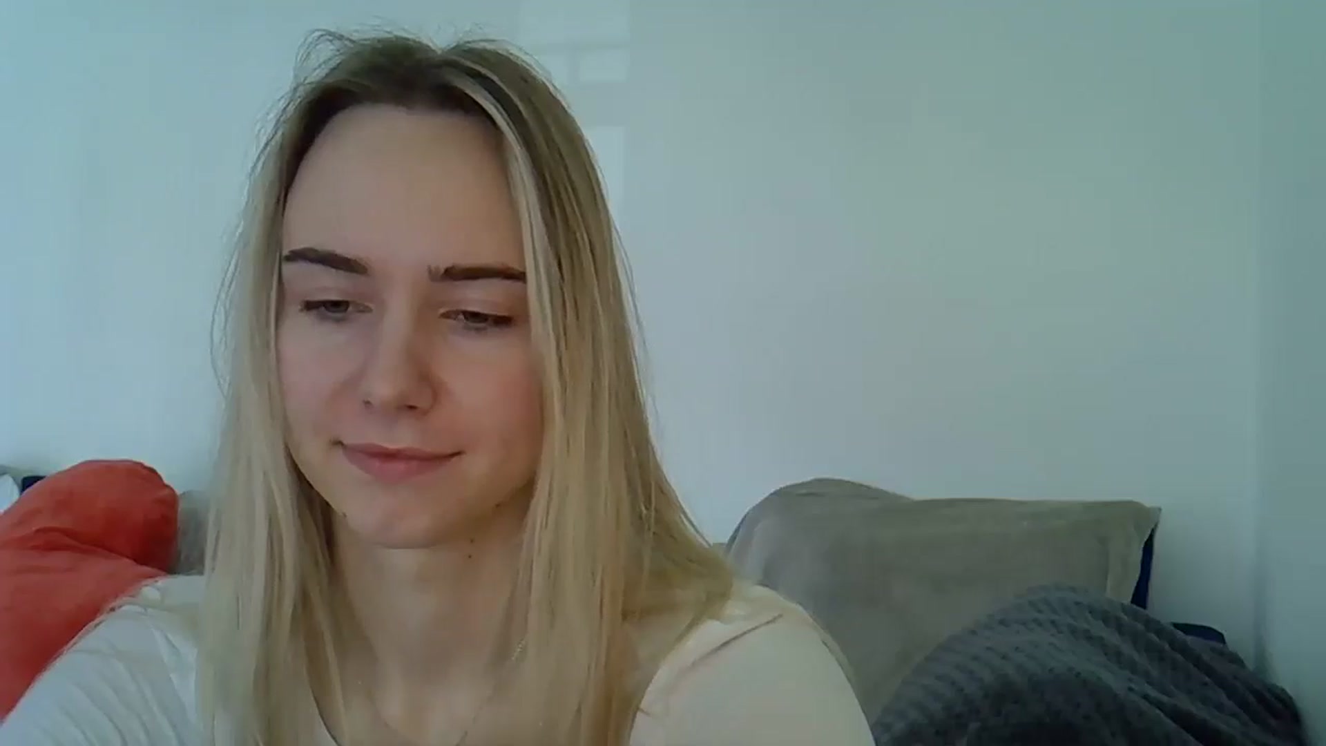 Gallery image thumbnail from Ocean__Soul's myfreecams stream on, 04/19/2025, 12:11 image 6 of 20