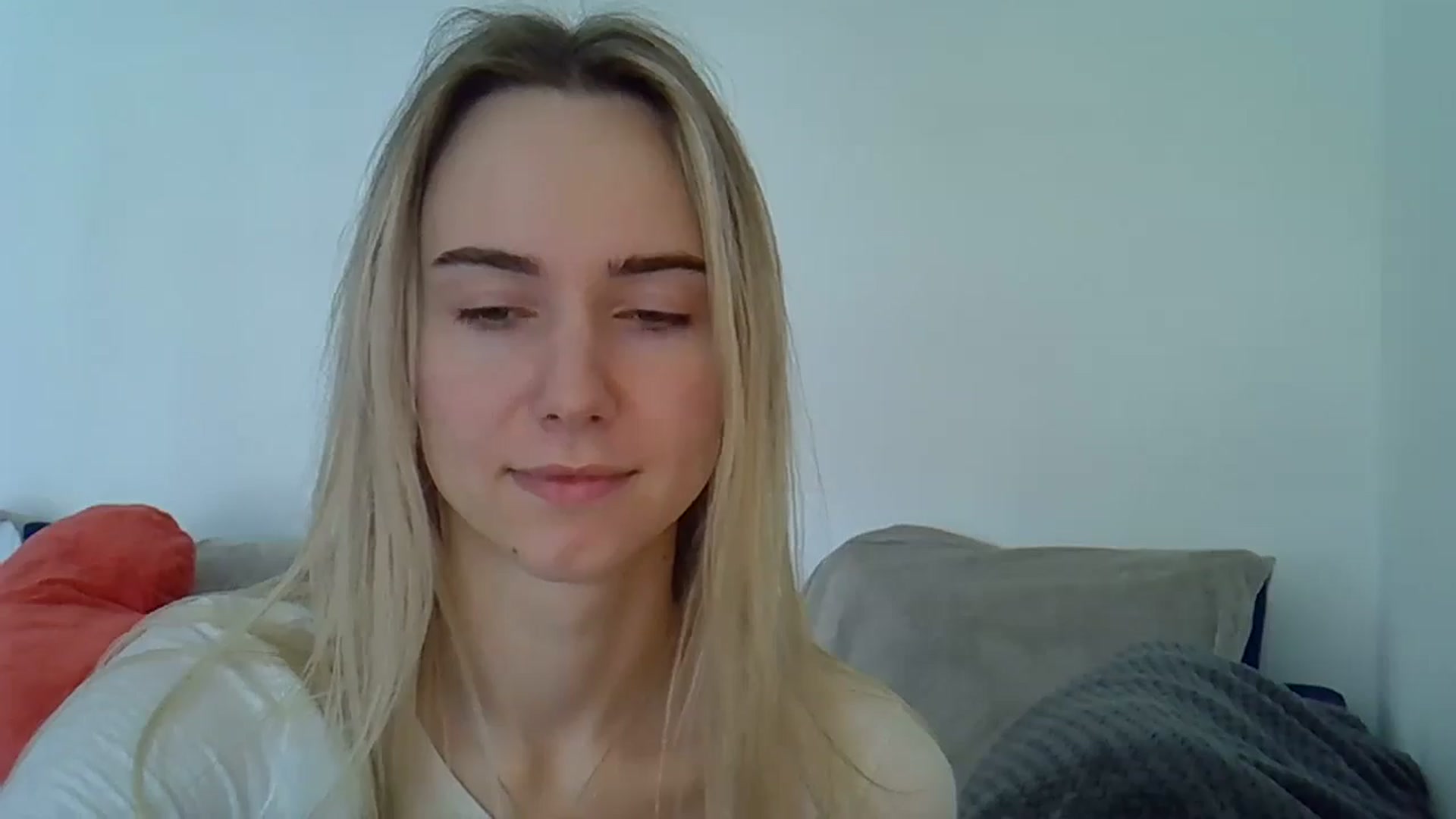 Gallery image thumbnail from Ocean__Soul's myfreecams stream on, 04/19/2025, 12:11 image 3 of 20