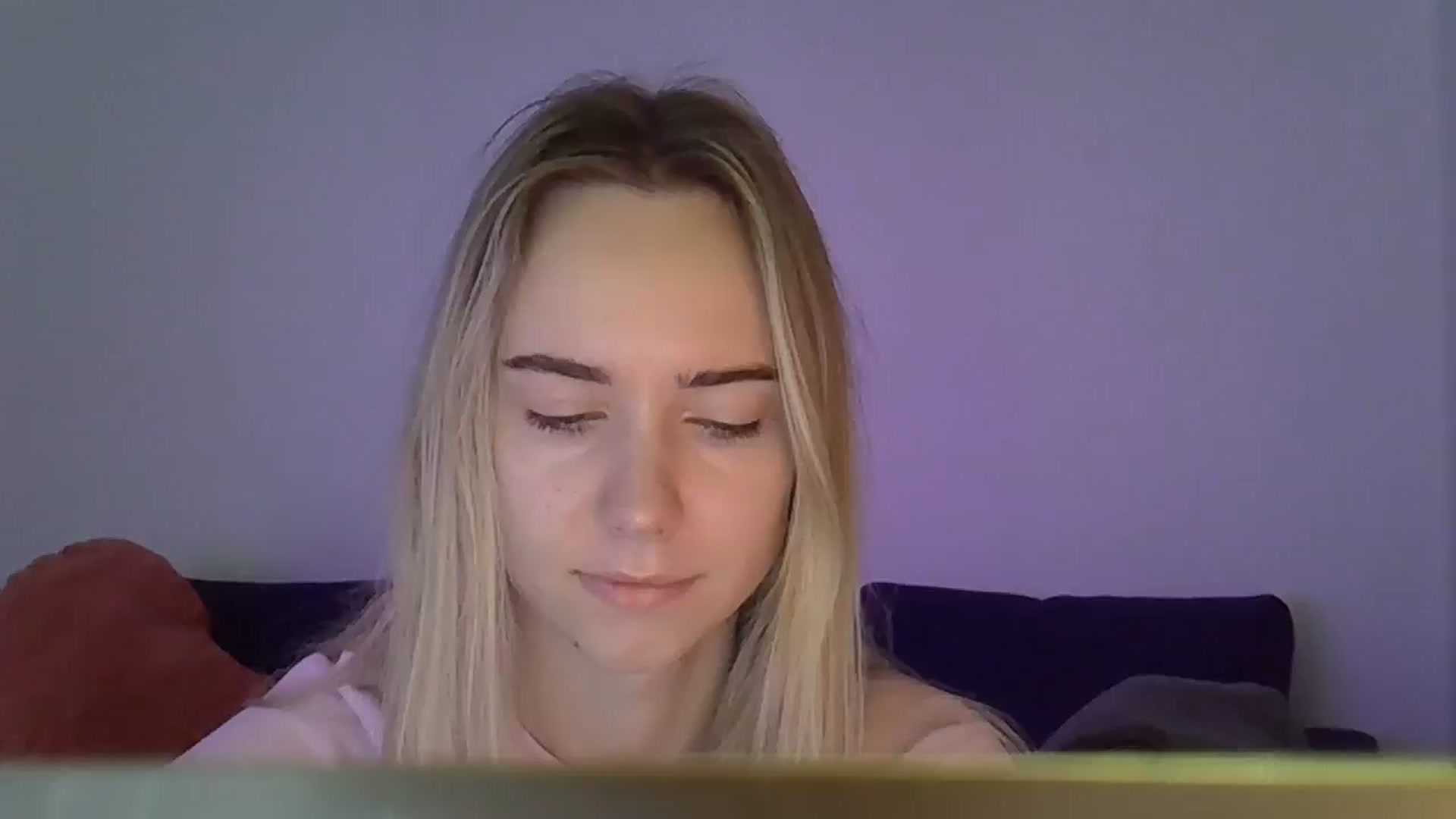 Gallery image thumbnail from Ocean__Soul's myfreecams stream on, 04/21/2025, 07:16 image 4 of 20