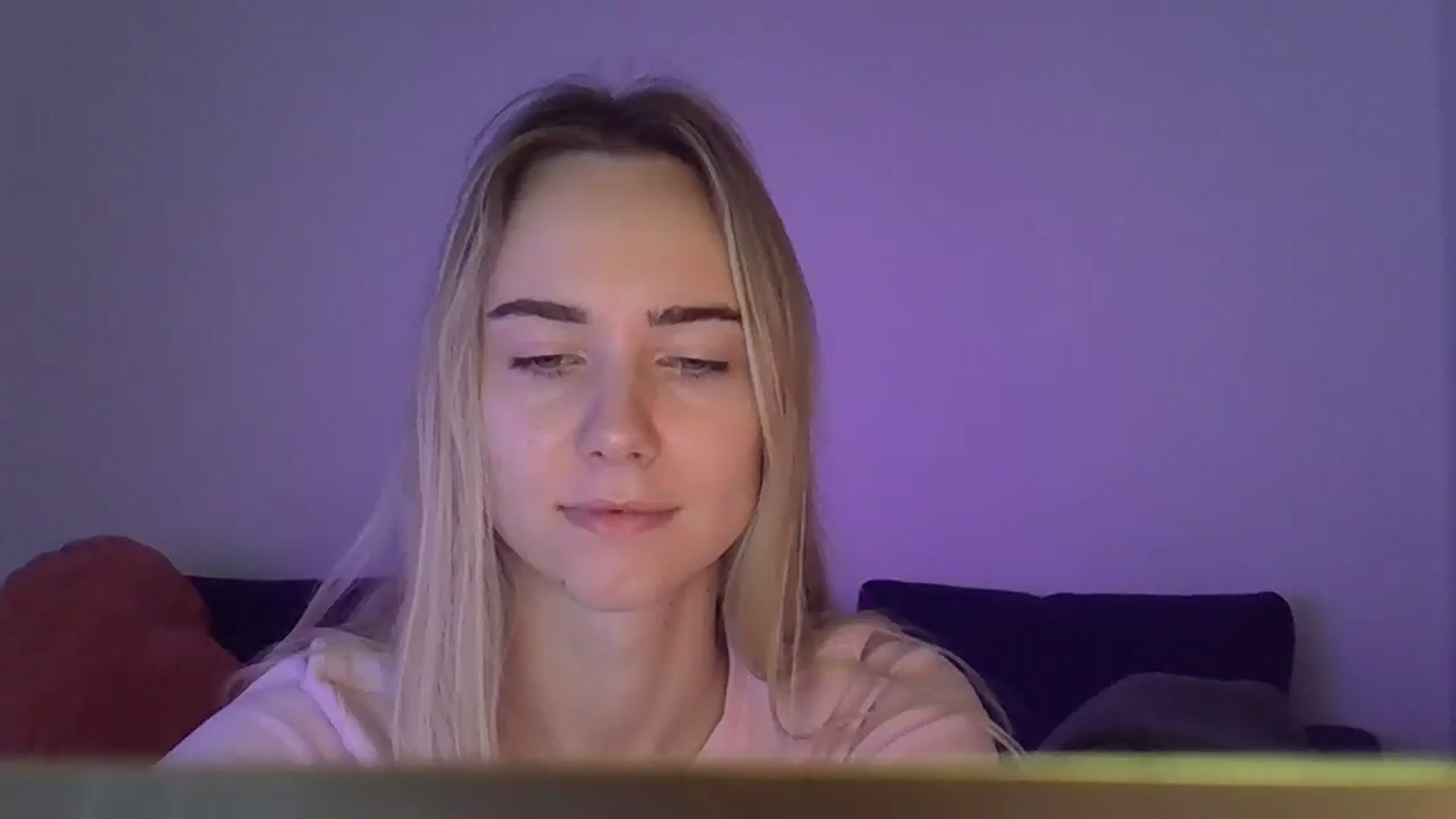 Gallery image thumbnail from Ocean__Soul's myfreecams stream on, 04/21/2025, 07:16 image 15 of 20