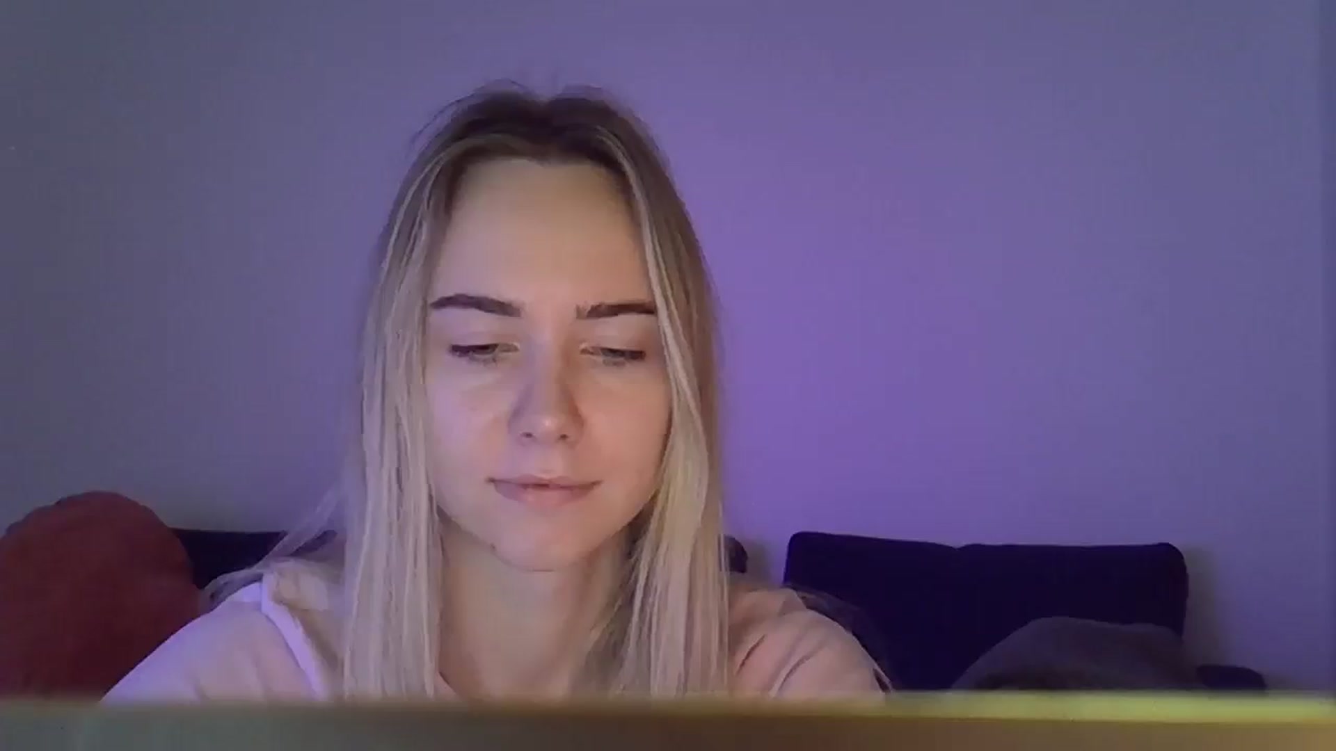 Gallery image thumbnail from Ocean__Soul's myfreecams stream on, 04/21/2025, 07:16 image 14 of 20