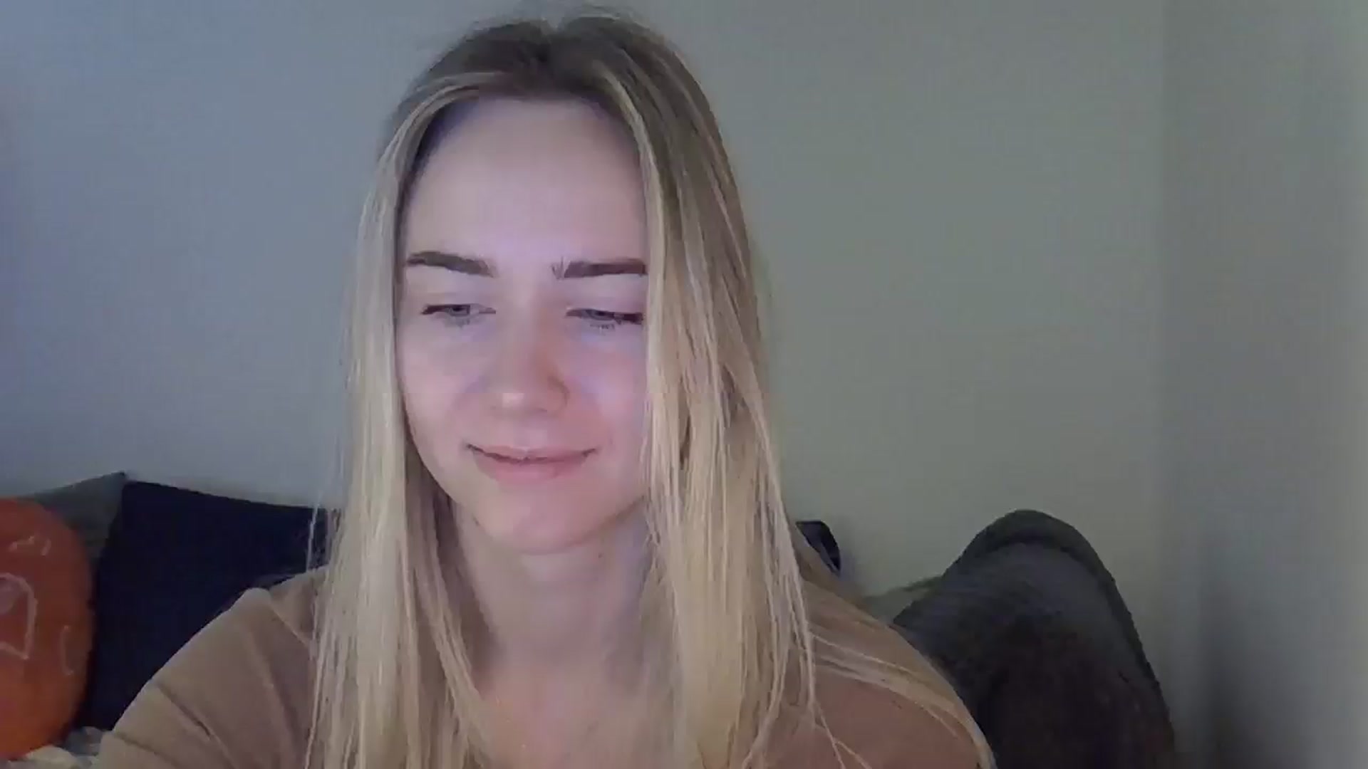 Gallery image thumbnail from Ocean__Soul's myfreecams stream on, 04/25/2025, 06:15 image 15 of 20