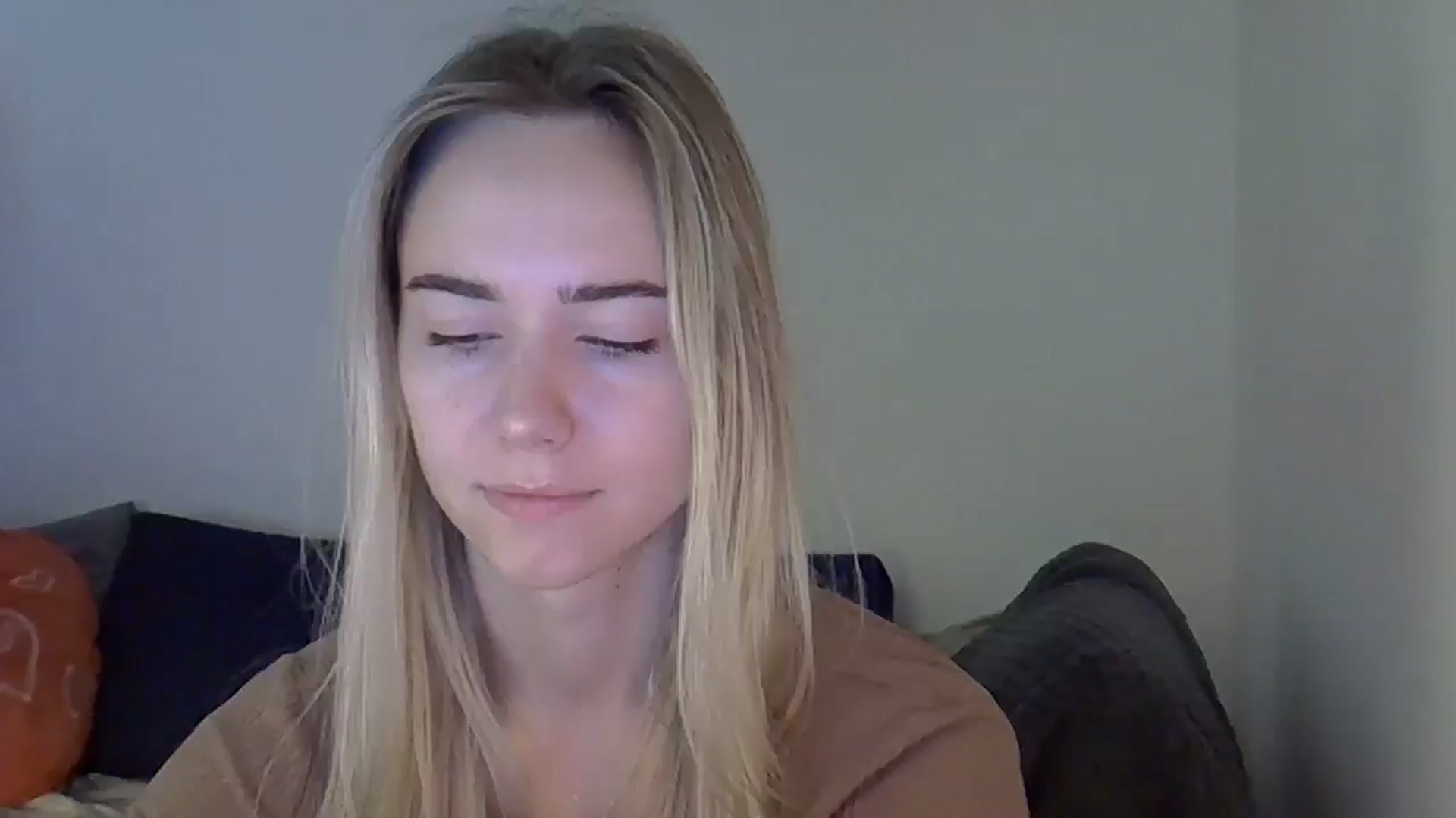 Gallery image thumbnail from Ocean__Soul's myfreecams stream on, 04/25/2025, 06:15 image 1 of 20