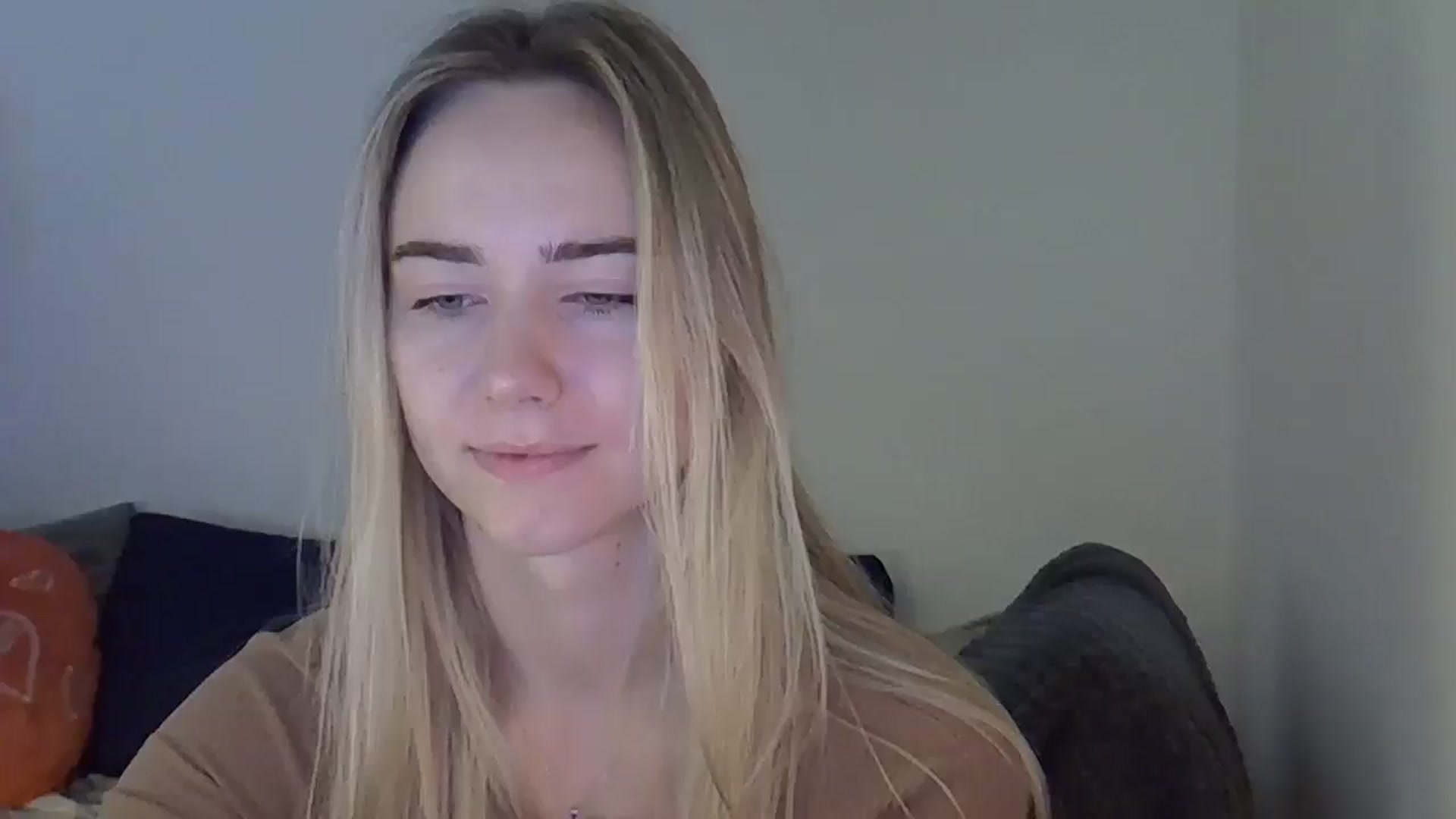 Gallery image thumbnail from Ocean__Soul's myfreecams stream on, 04/25/2025, 06:15 image 12 of 20