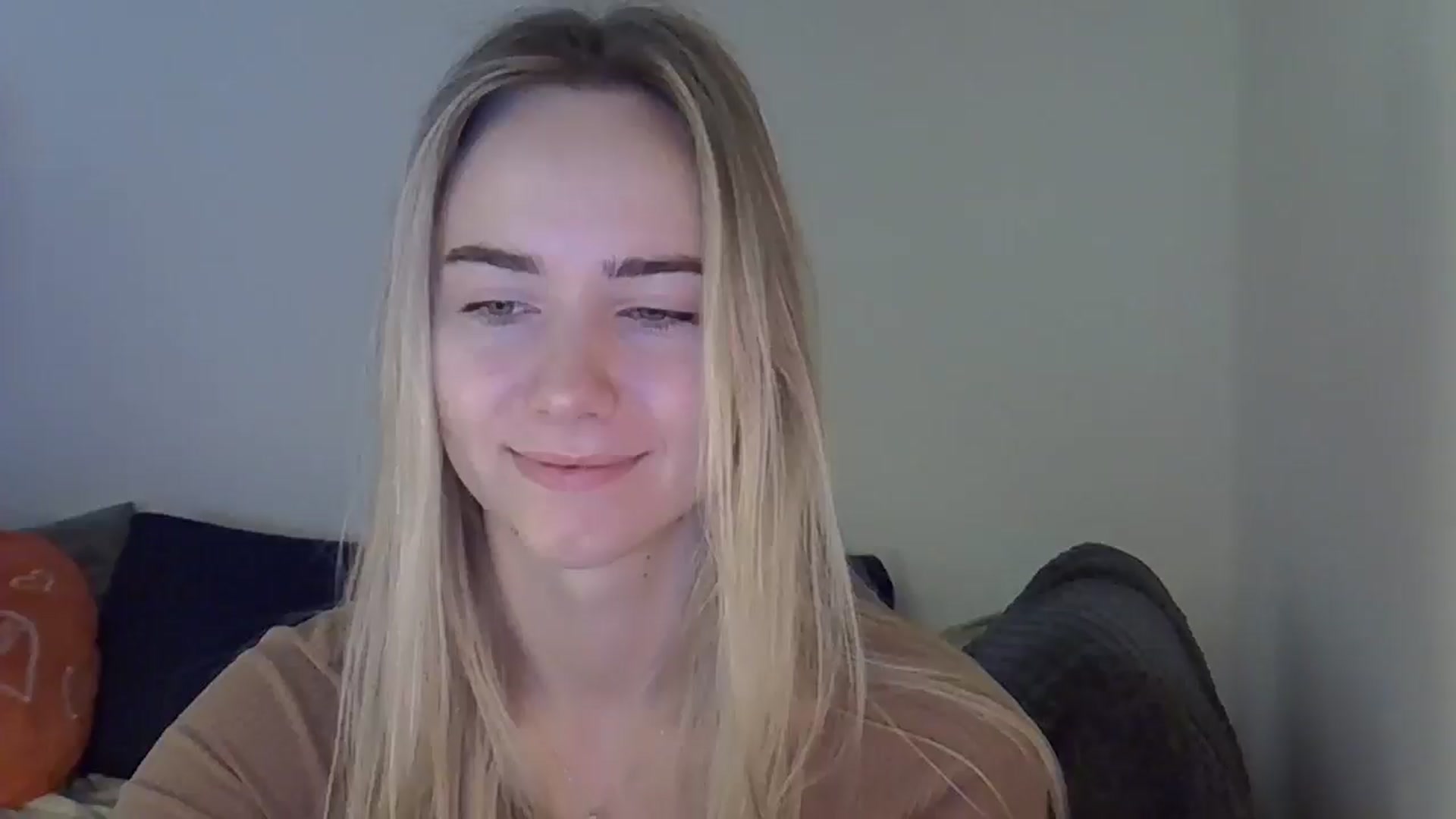 Gallery image thumbnail from Ocean__Soul's myfreecams stream on, 04/25/2025, 06:15 image 11 of 20