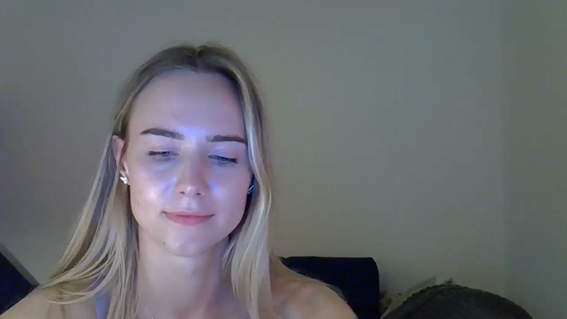 Gallery image thumbnail from Ocean__Soul's myfreecams stream on, 04/26/2025, 19:05 image 3 of 20