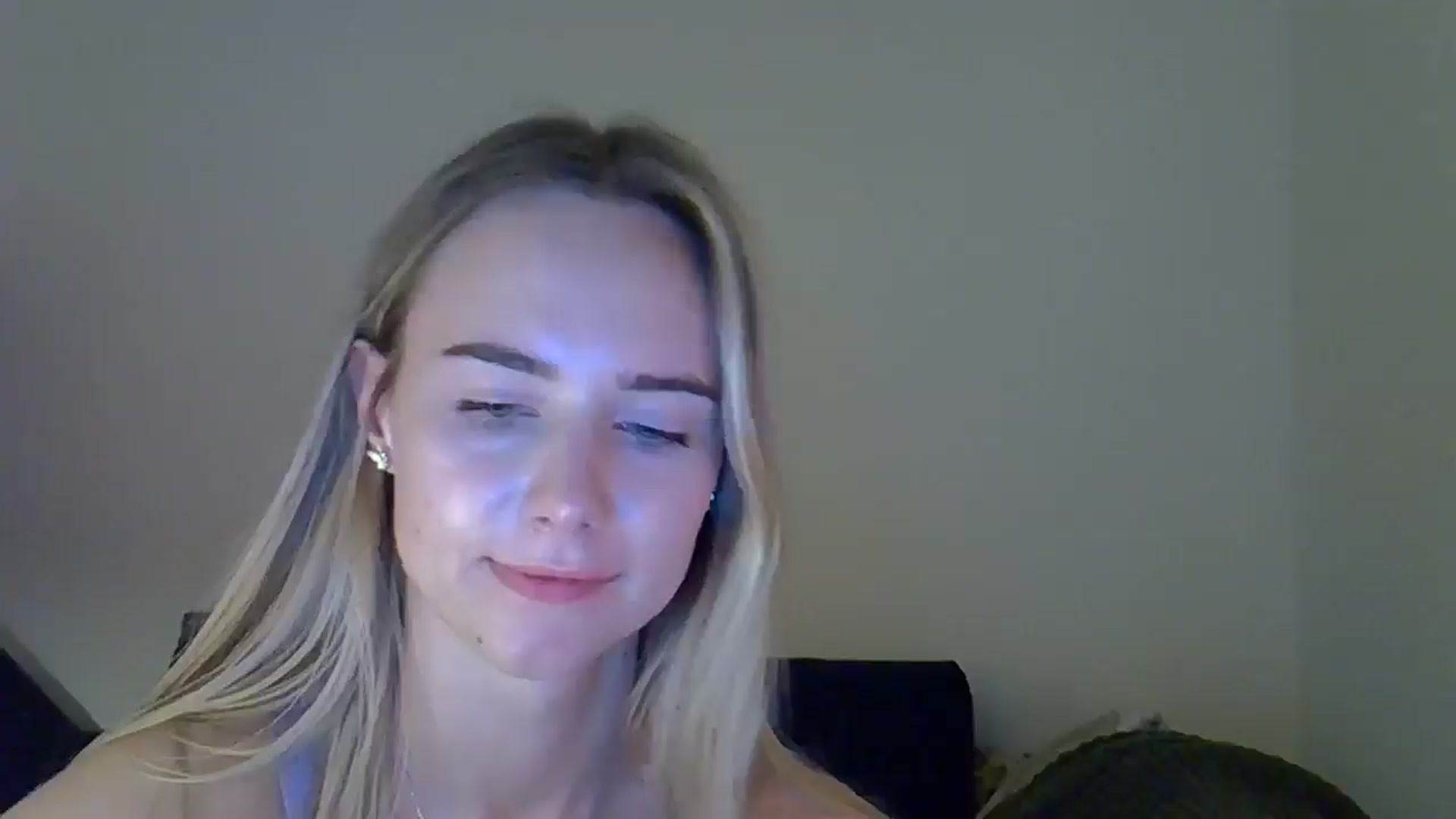 Gallery image thumbnail from Ocean__Soul's myfreecams stream on, 04/26/2025, 19:05 image 4 of 20