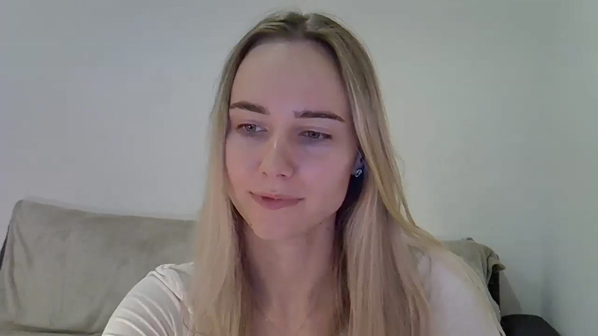 Gallery image thumbnail from Ocean__Soul's myfreecams stream on, 05/02/2025, 17:14 image 16 of 20