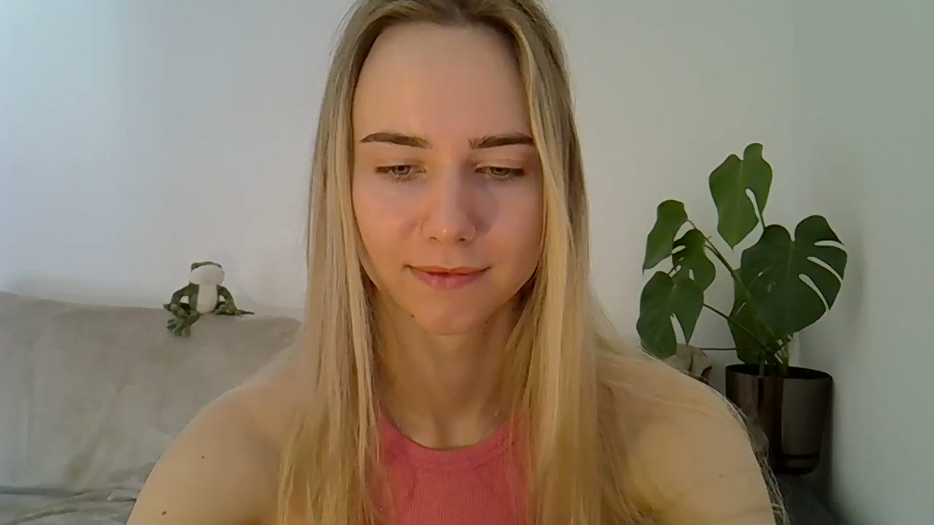 Gallery image thumbnail from Ocean__Soul's myfreecams stream on, 05/03/2025, 07:59 image 18 of 20