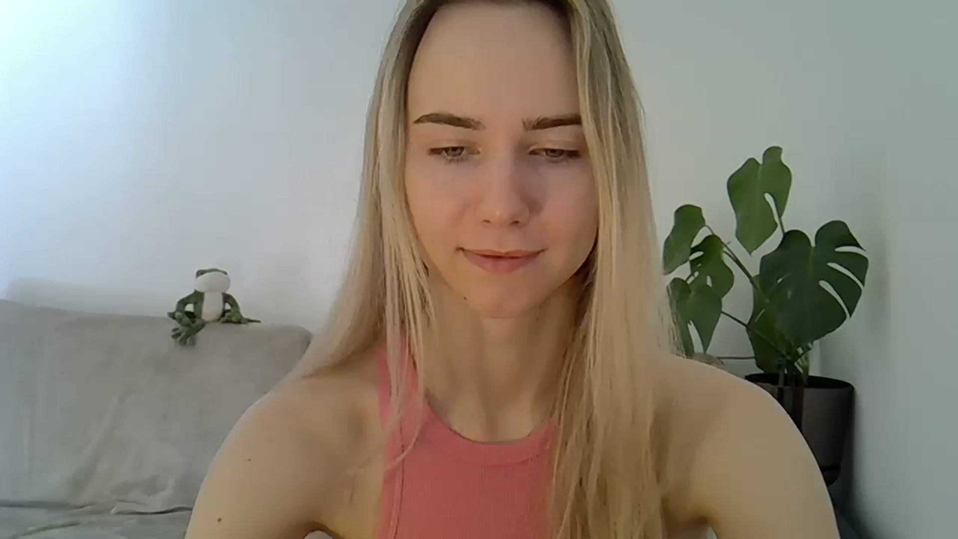 Gallery image thumbnail from Ocean__Soul's myfreecams stream on, 05/03/2025, 07:59 image 4 of 20