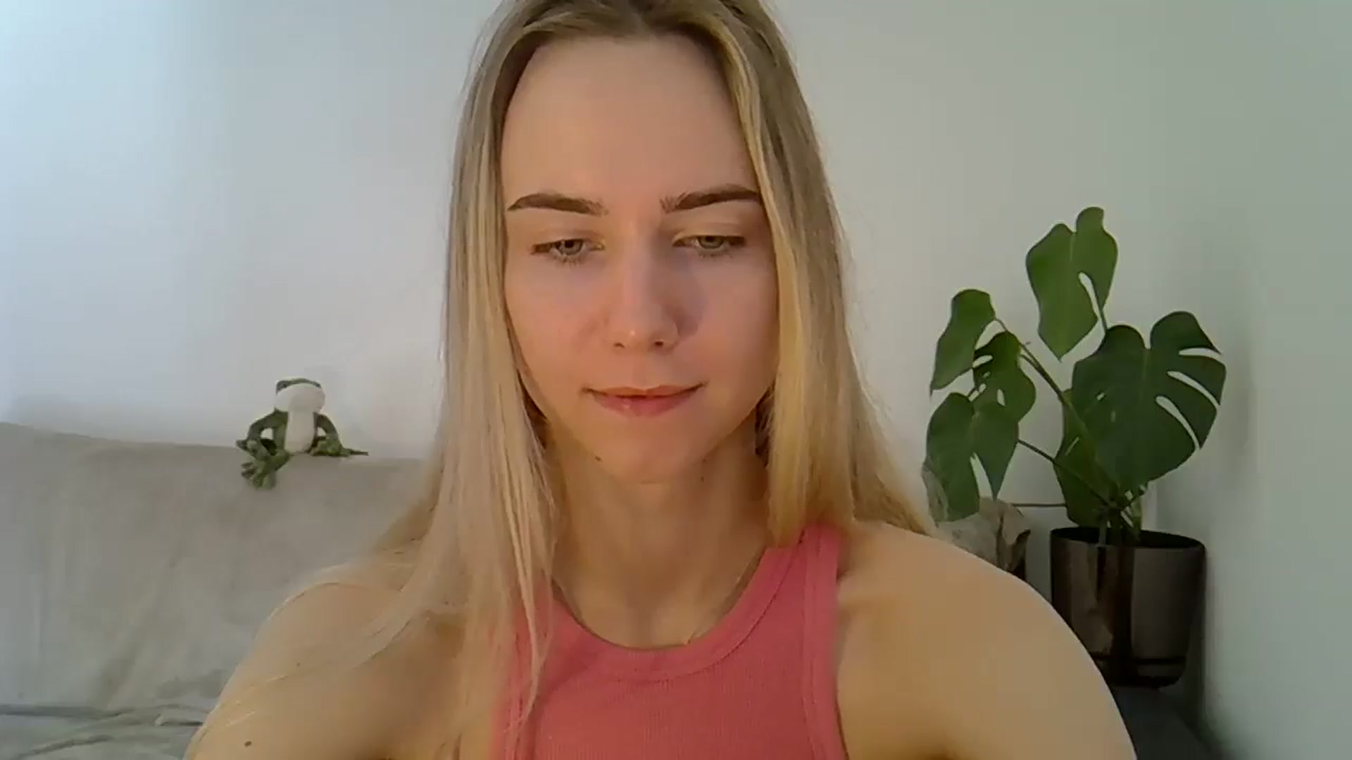Gallery image thumbnail from Ocean__Soul's myfreecams stream on, 05/03/2025, 07:59 image 14 of 20