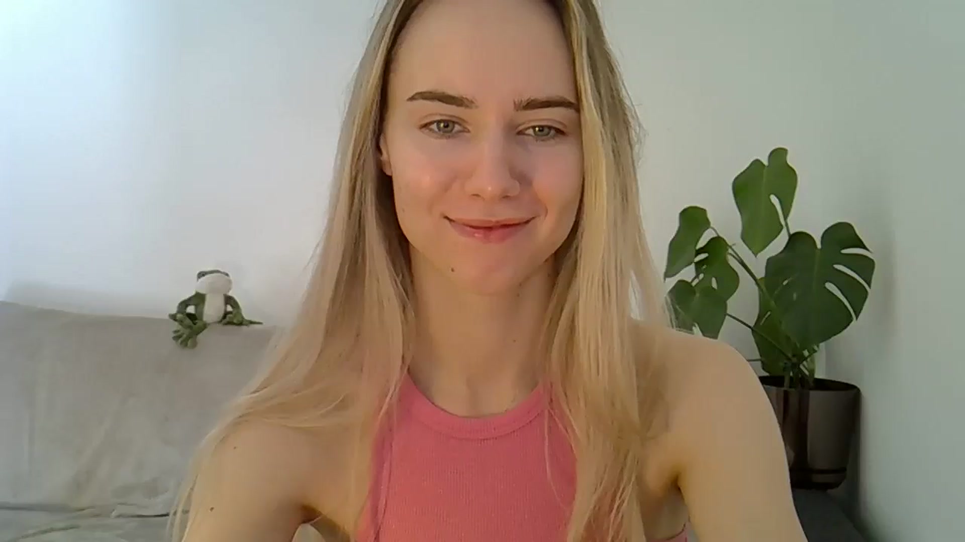 Gallery image thumbnail from Ocean__Soul's myfreecams stream on, 05/03/2025, 07:59 image 11 of 20