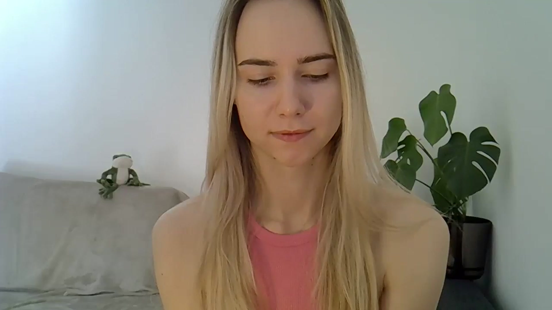 Gallery image thumbnail from Ocean__Soul's myfreecams stream on, 05/03/2025, 07:59 image 5 of 20