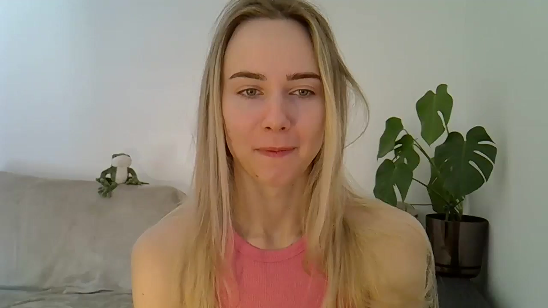 Gallery image thumbnail from Ocean__Soul's myfreecams stream on, 05/03/2025, 07:59 image 17 of 20