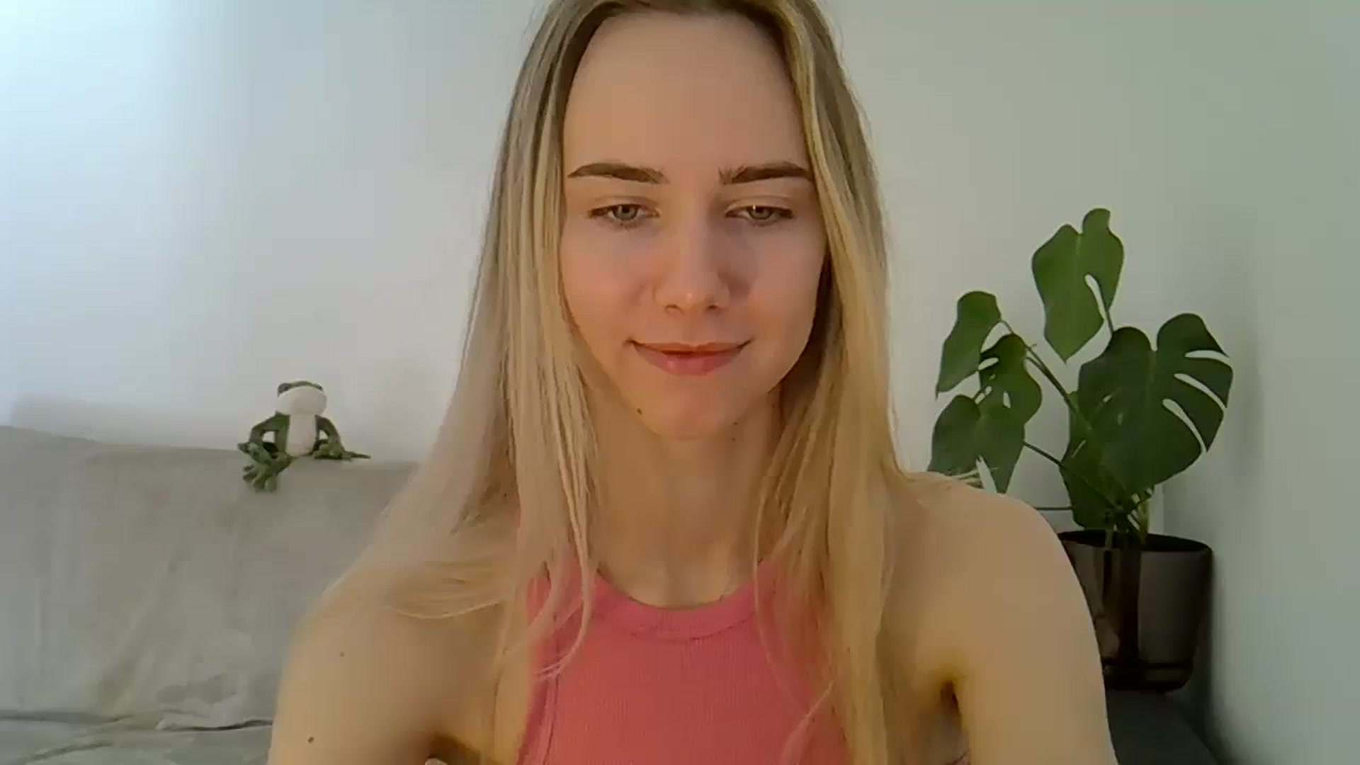 Gallery image thumbnail from Ocean__Soul's myfreecams stream on, 05/03/2025, 07:59 image 9 of 20