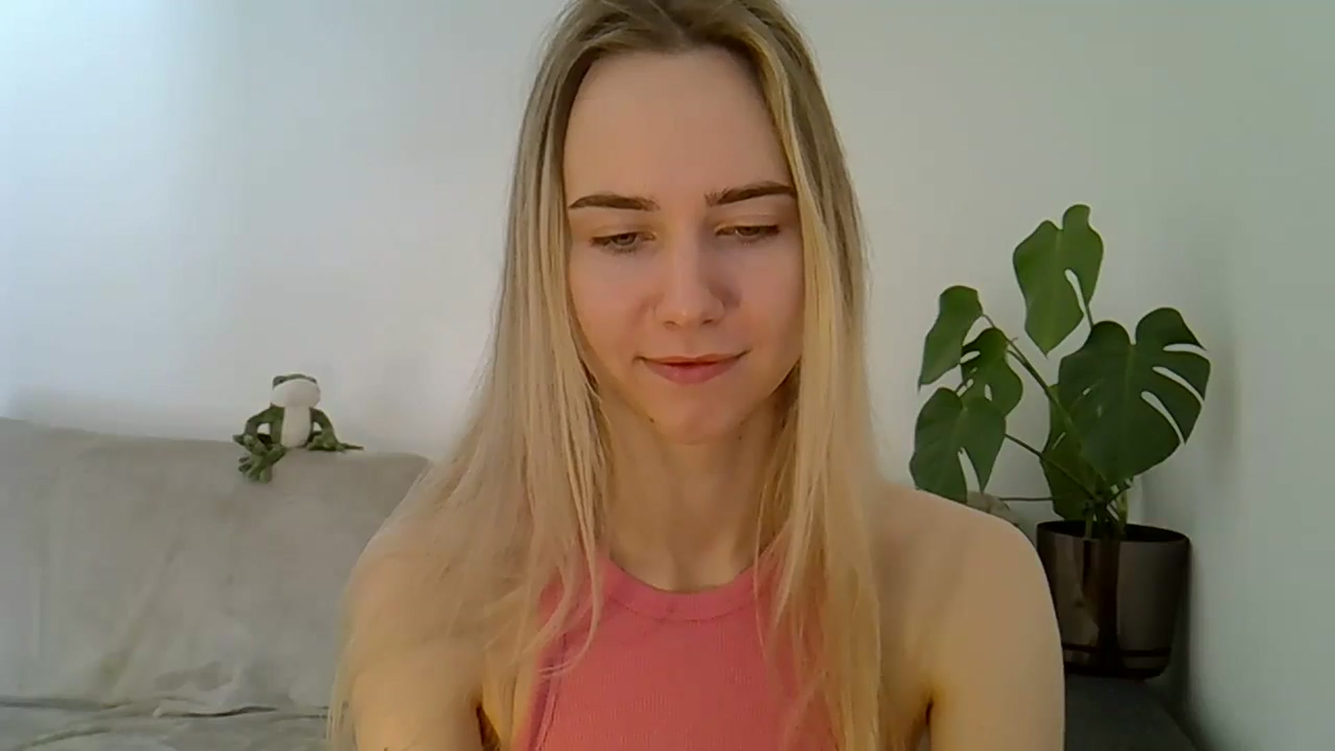 Gallery image thumbnail from Ocean__Soul's myfreecams stream on, 05/03/2025, 07:59 image 10 of 20
