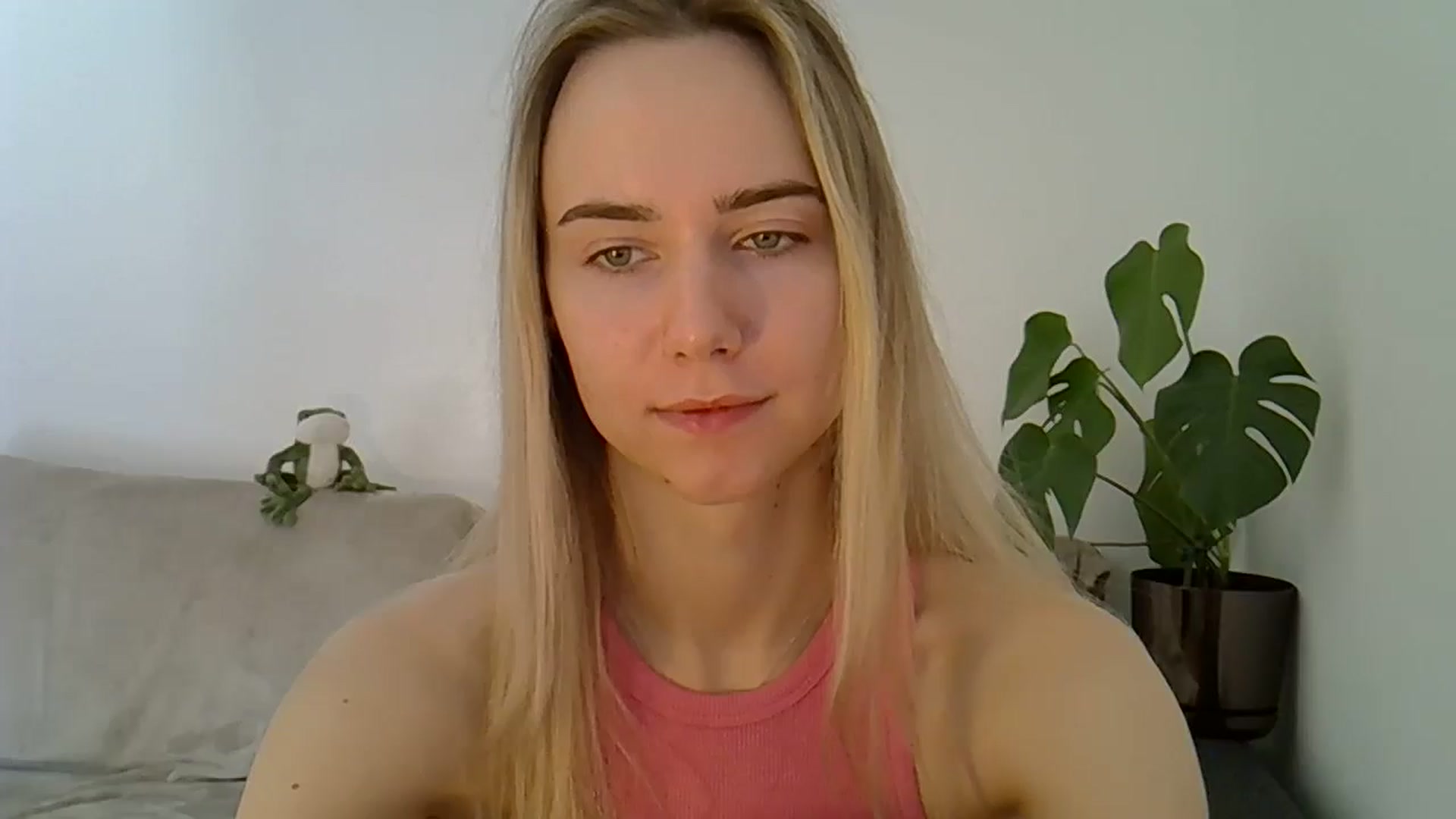 Gallery image thumbnail from Ocean__Soul's myfreecams stream on, 05/03/2025, 07:59 image 16 of 20