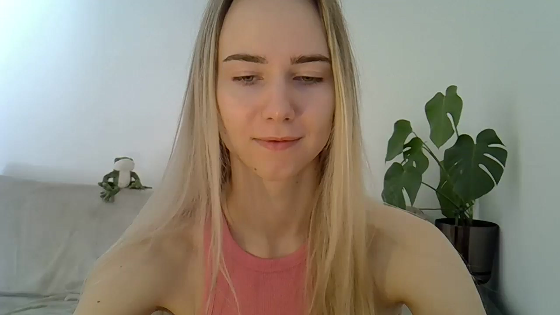 Gallery image thumbnail from Ocean__Soul's myfreecams stream on, 05/03/2025, 07:59 image 1 of 20