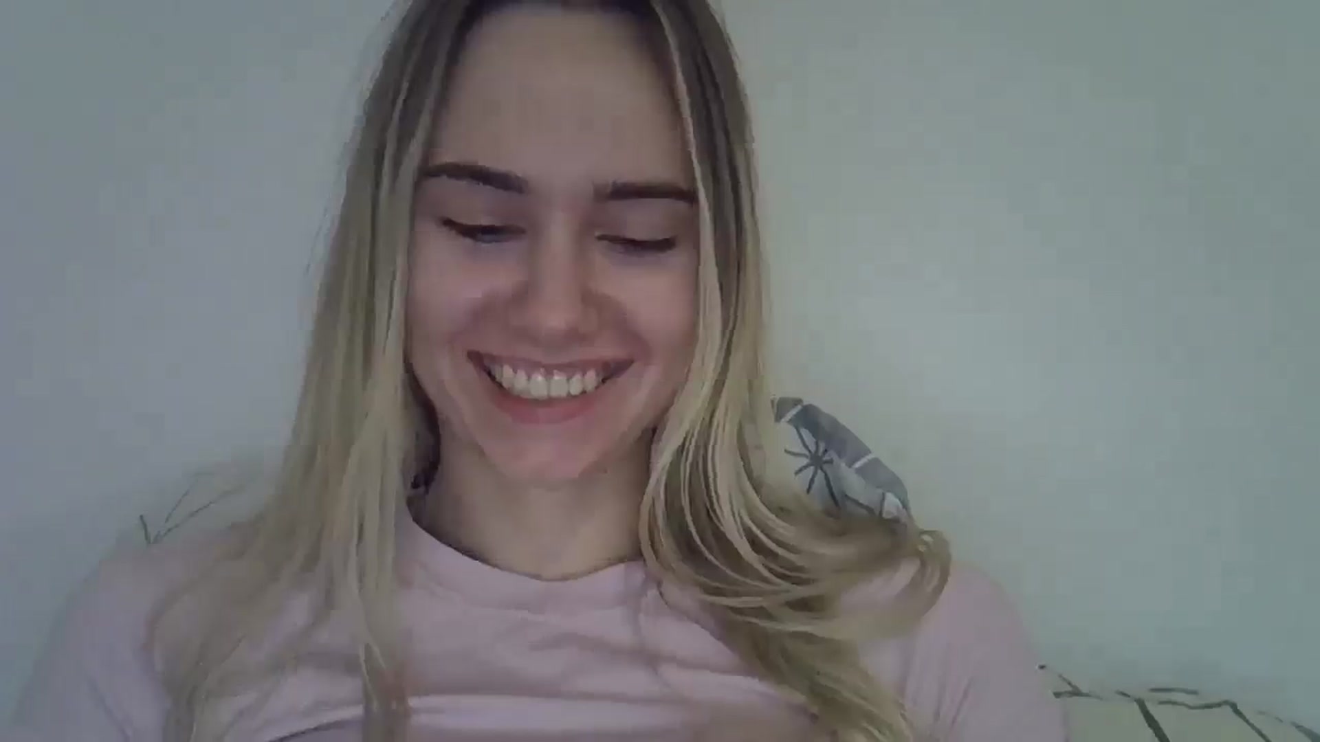 Gallery image thumbnail from Ocean__Soul's myfreecams stream on, 05/04/2025, 22:40 image 9 of 20
