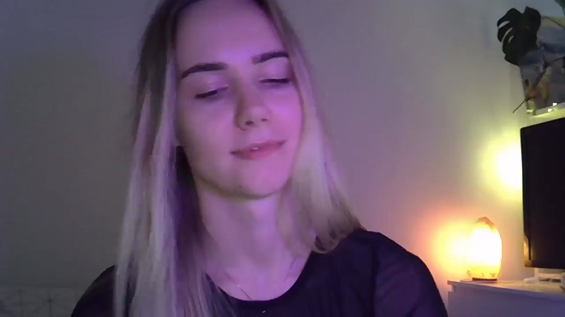 Gallery image thumbnail from Ocean__Soul's myfreecams stream on, 05/05/2025, 17:17 image 4 of 20