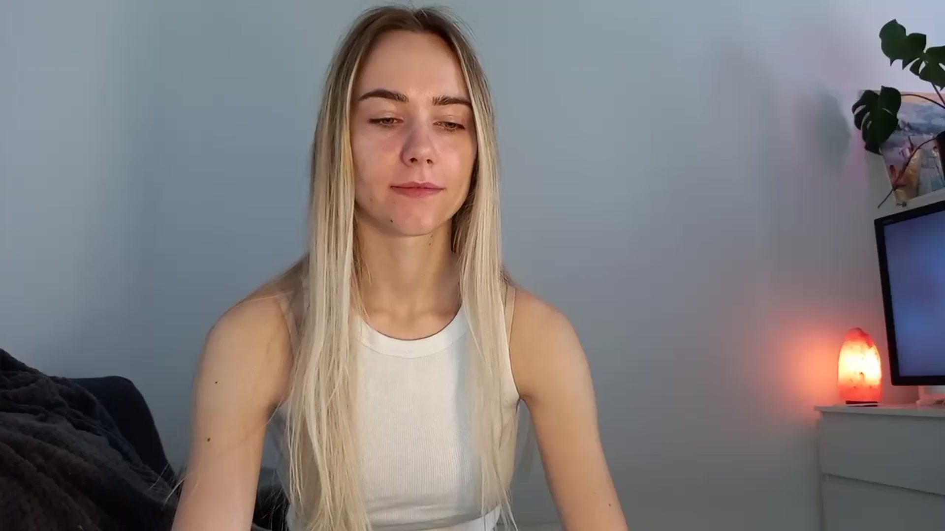 Gallery image thumbnail from Ocean__Soul's myfreecams stream on, 05/09/2025, 14:41 image 9 of 20