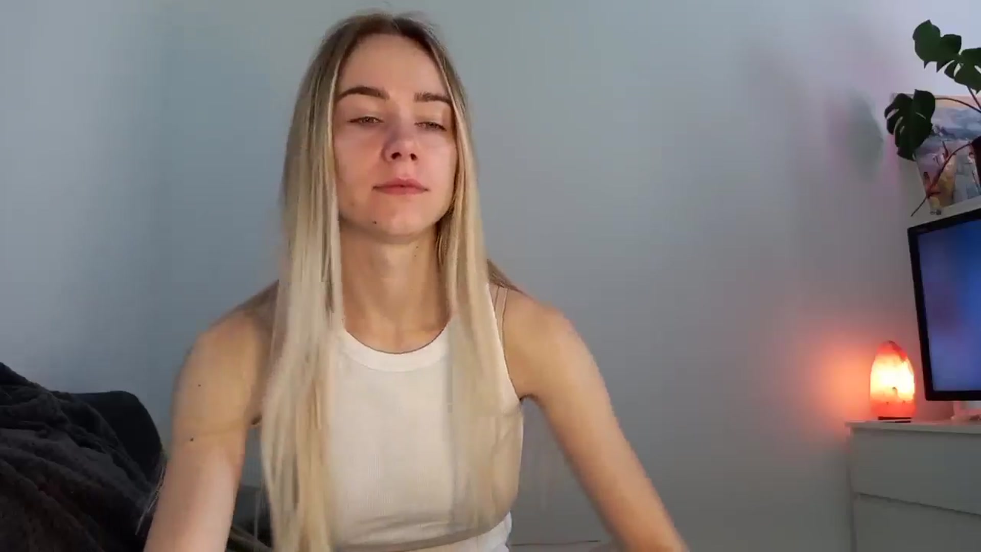 Gallery image thumbnail from Ocean__Soul's myfreecams stream on, 05/09/2025, 14:41 image 7 of 20