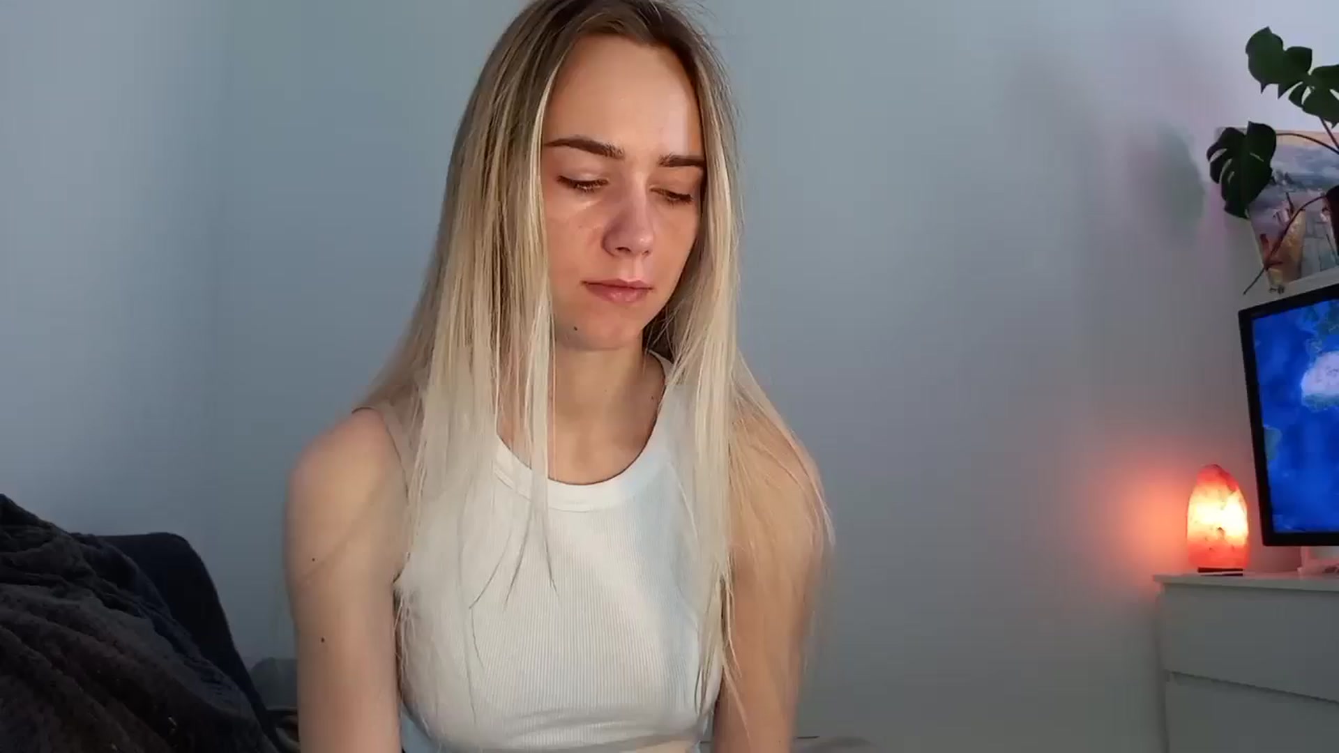 Gallery image thumbnail from Ocean__Soul's myfreecams stream on, 05/09/2025, 14:41 image 1 of 20