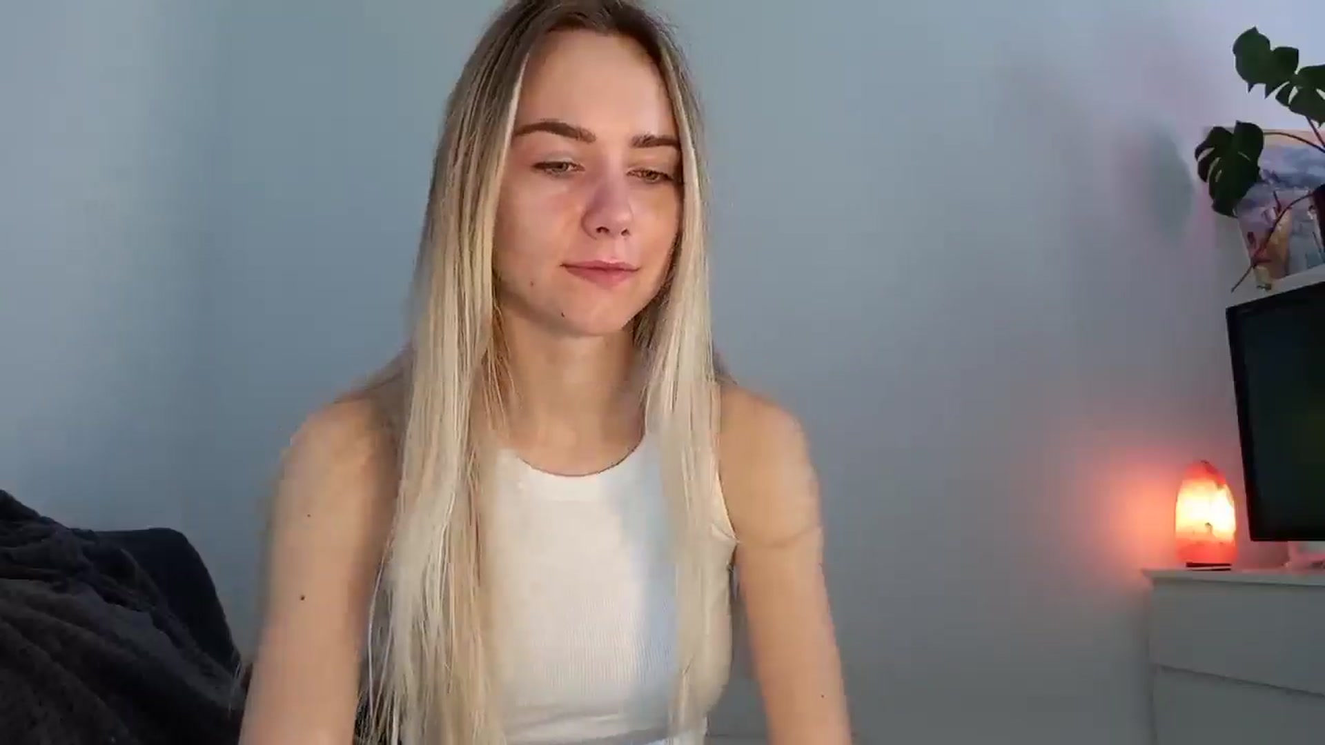 Gallery image thumbnail from Ocean__Soul's myfreecams stream on, 05/09/2025, 14:41 image 15 of 20