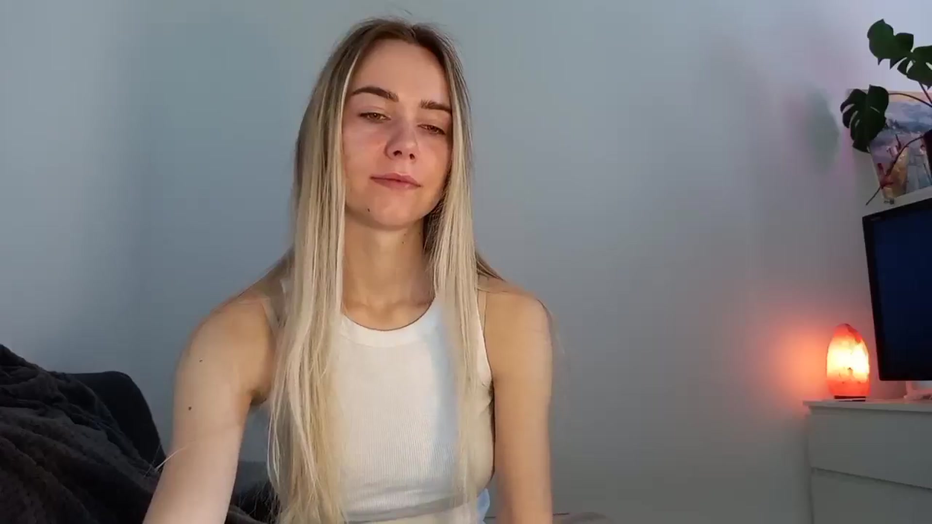 Gallery image thumbnail from Ocean__Soul's myfreecams stream on, 05/09/2025, 14:41 image 12 of 20