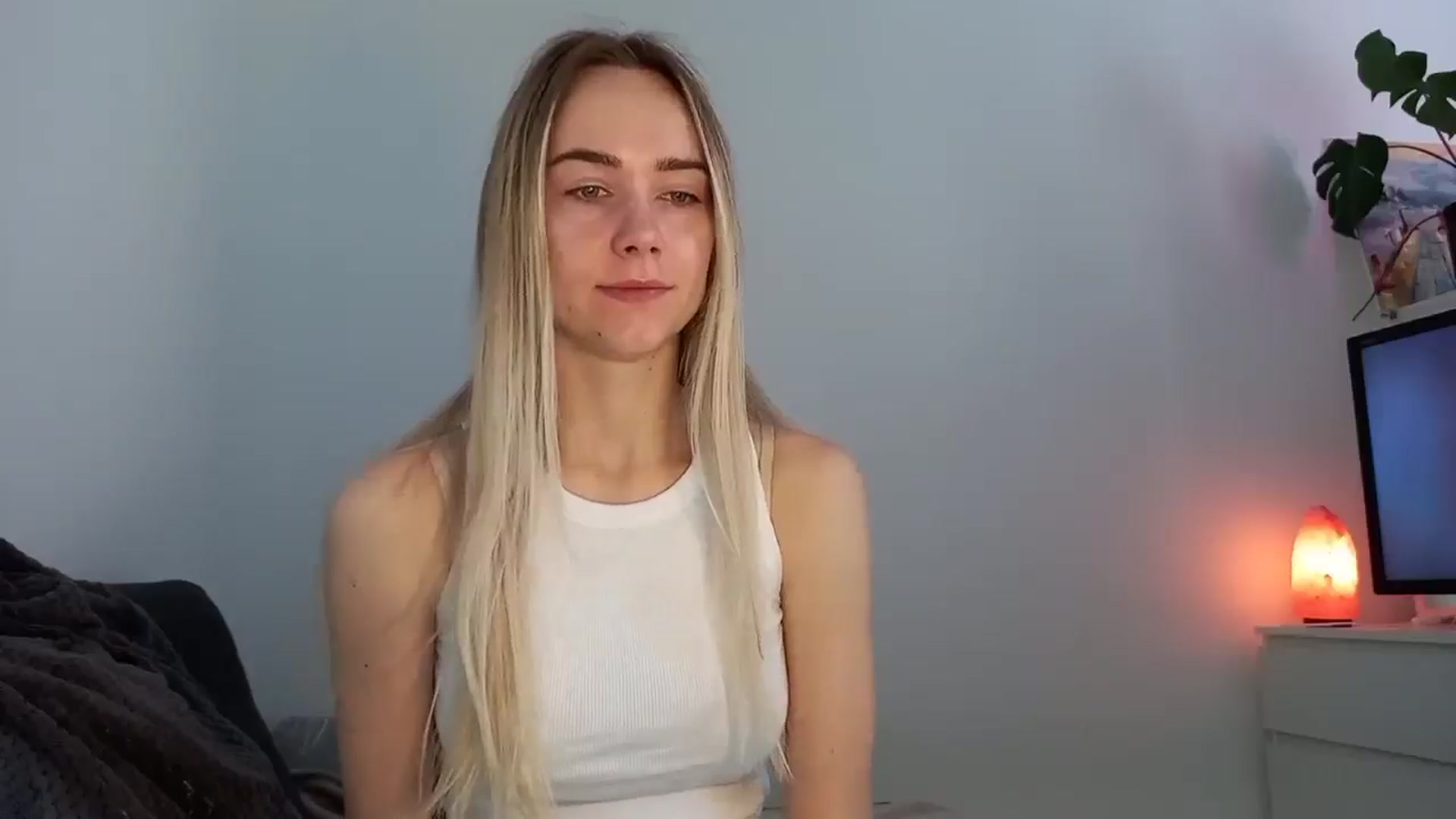Gallery image thumbnail from Ocean__Soul's myfreecams stream on, 05/09/2025, 14:41 image 8 of 20