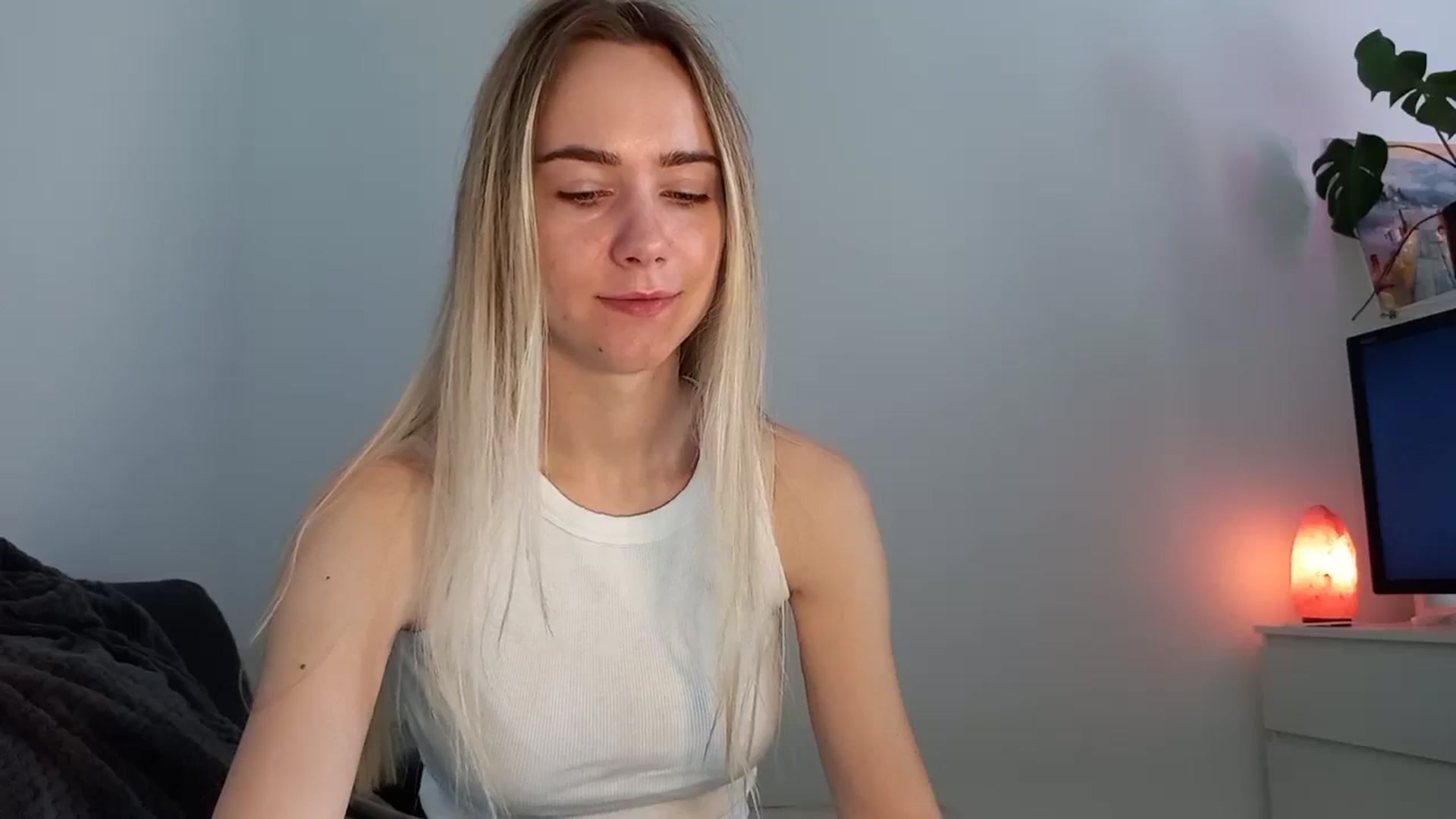Gallery image thumbnail from Ocean__Soul's myfreecams stream on, 05/09/2025, 14:41 image 2 of 20