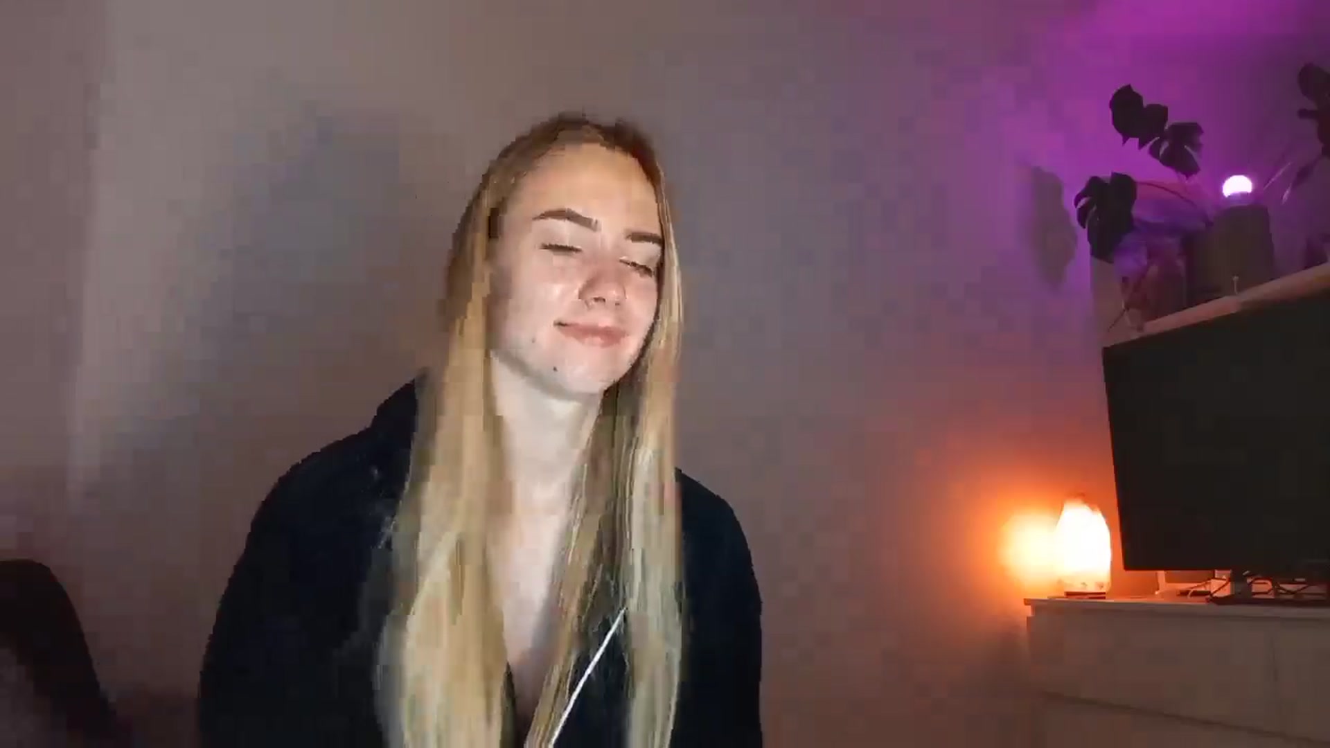 Gallery image thumbnail from Ocean__Soul's myfreecams stream on, 05/09/2025, 19:36 image 19 of 20