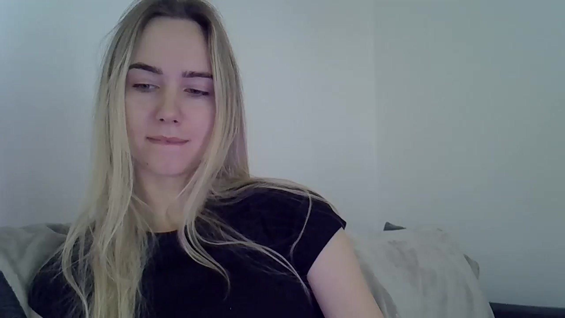 Gallery image thumbnail from Ocean__Soul's myfreecams stream on, 05/10/2025, 12:46 image 16 of 20