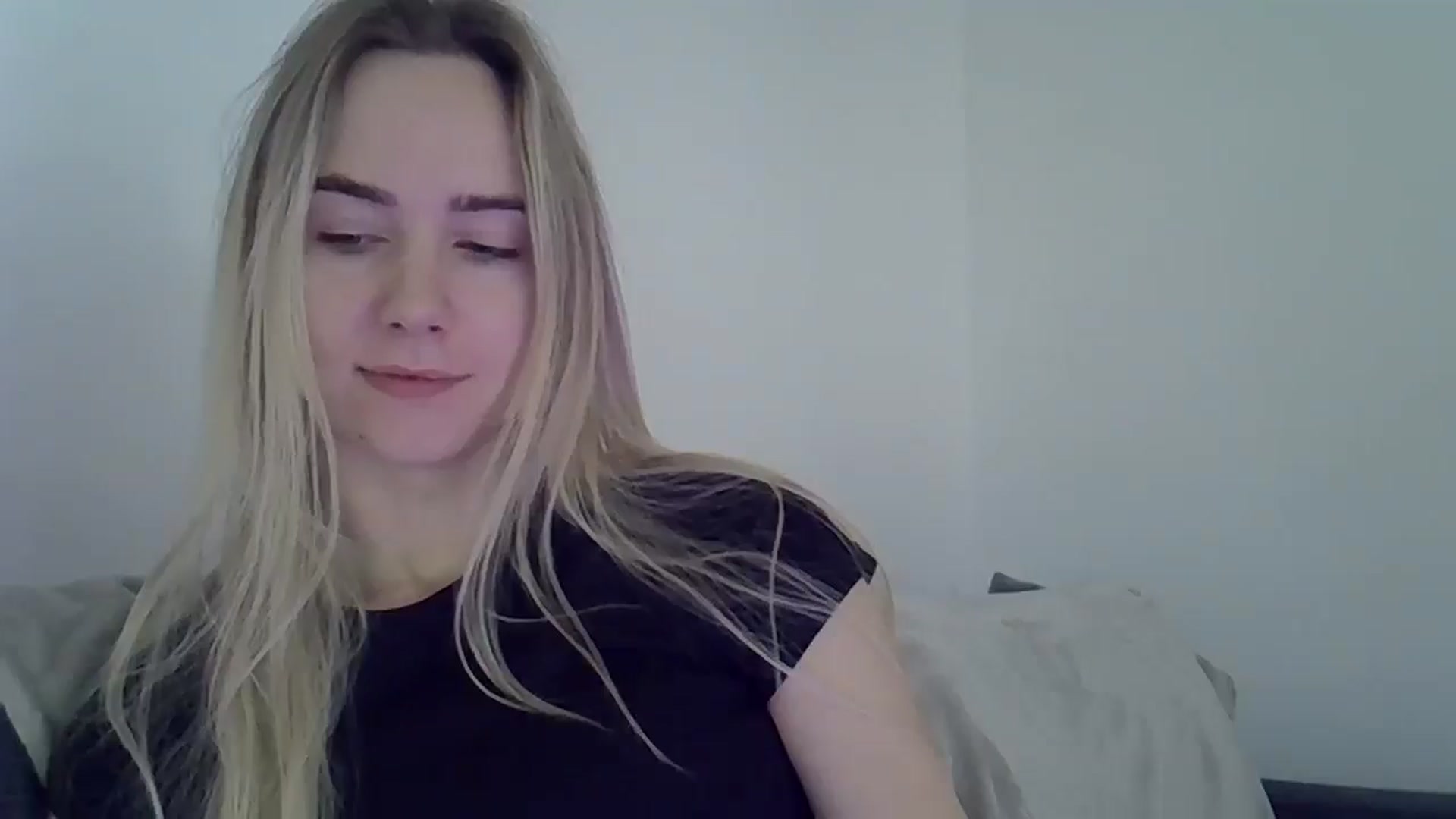 Gallery image thumbnail from Ocean__Soul's myfreecams stream on, 05/10/2025, 12:46 image 15 of 20