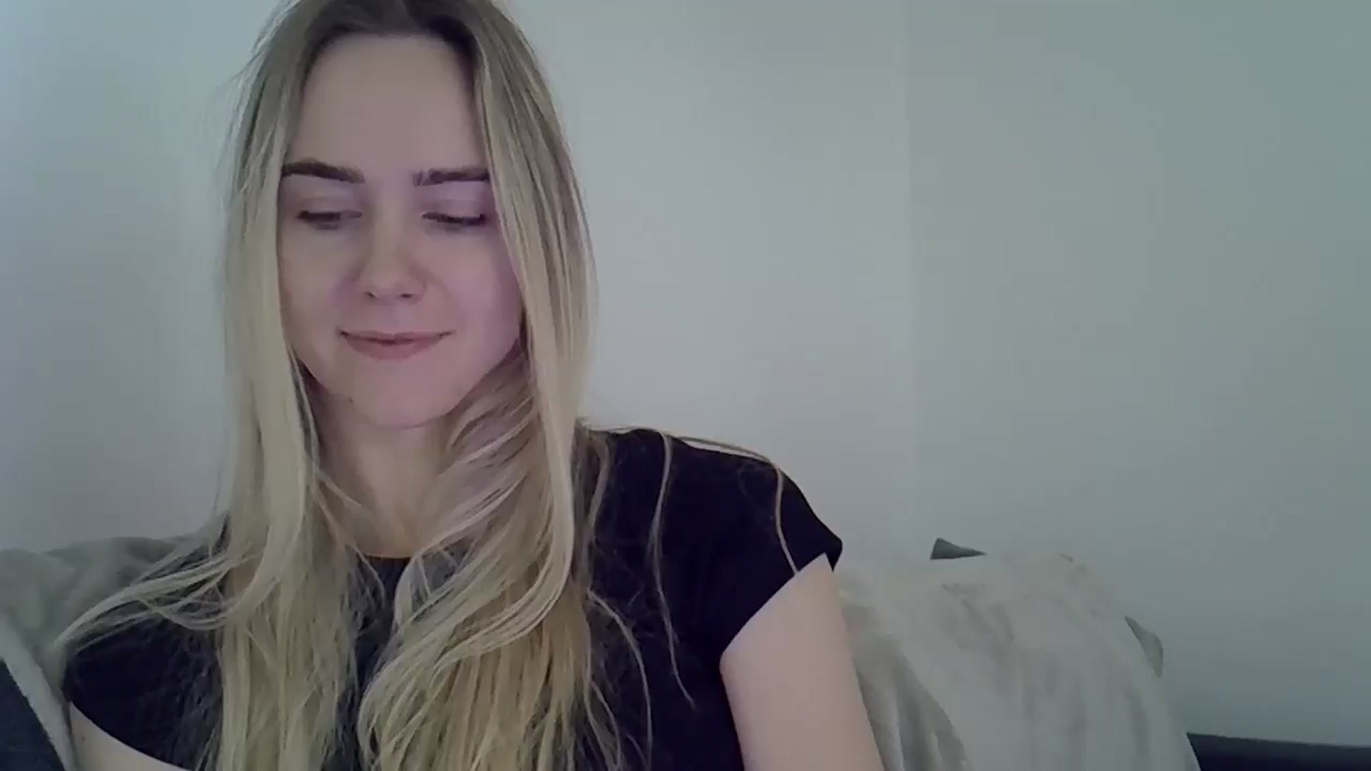 Gallery image thumbnail from Ocean__Soul's myfreecams stream on, 05/10/2025, 12:46 image 17 of 20