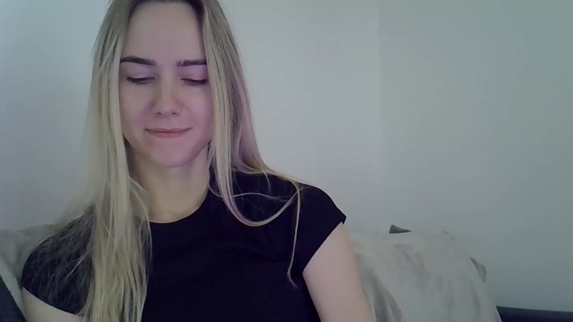 Gallery image thumbnail from Ocean__Soul's myfreecams stream on, 05/10/2025, 12:46 image 13 of 20