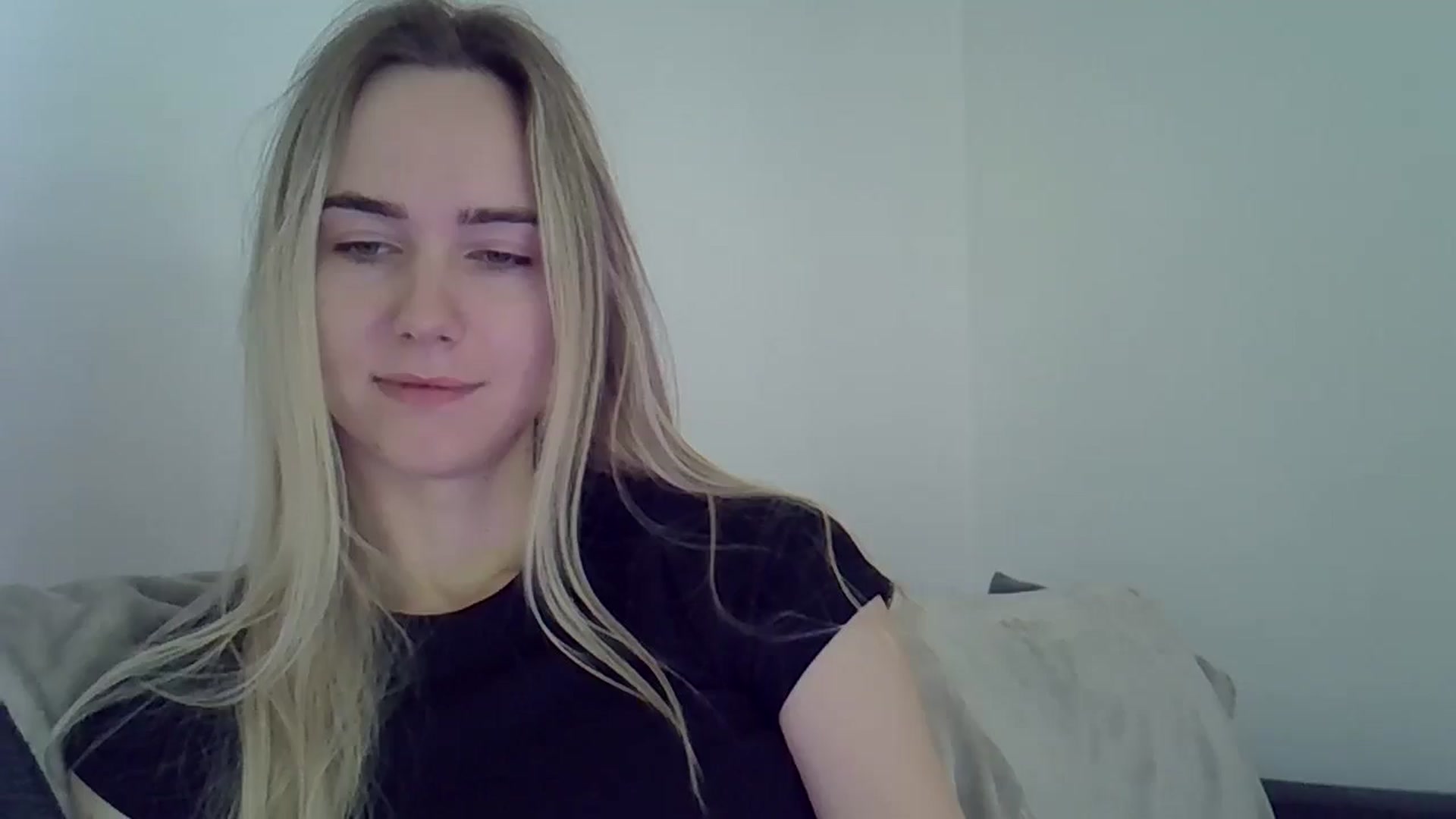 Gallery image thumbnail from Ocean__Soul's myfreecams stream on, 05/10/2025, 12:46 image 18 of 20