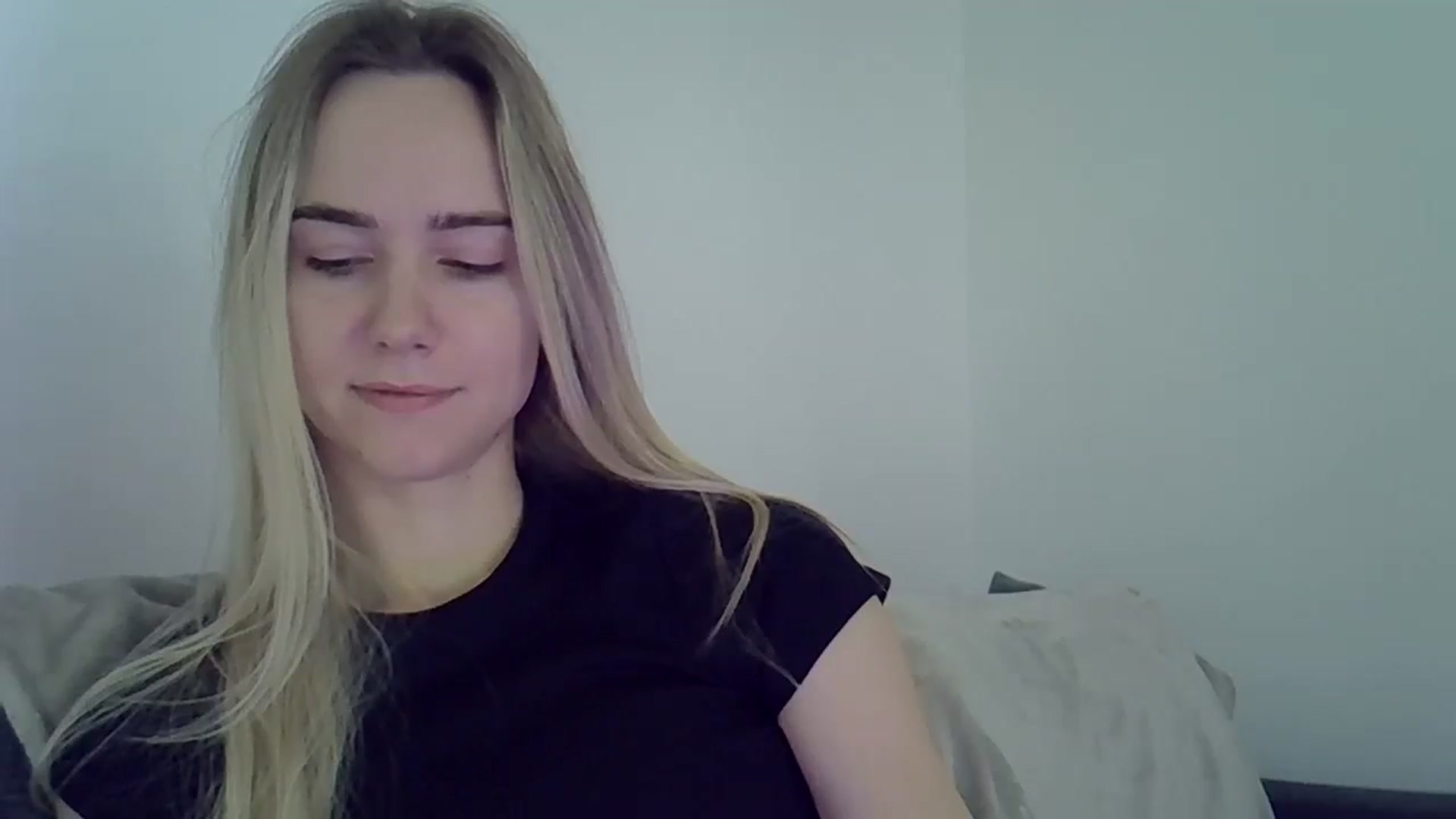 Gallery image thumbnail from Ocean__Soul's myfreecams stream on, 05/10/2025, 12:46 image 19 of 20