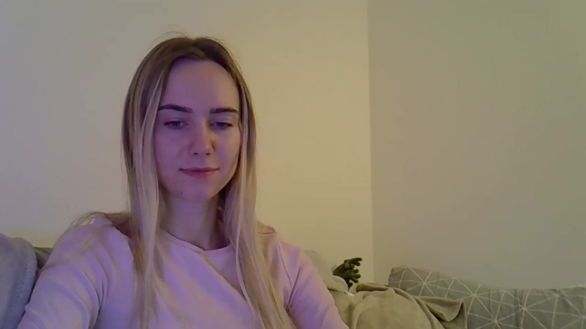 Gallery image thumbnail from Ocean__Soul's myfreecams stream on, 05/10/2025, 19:08 image 6 of 20