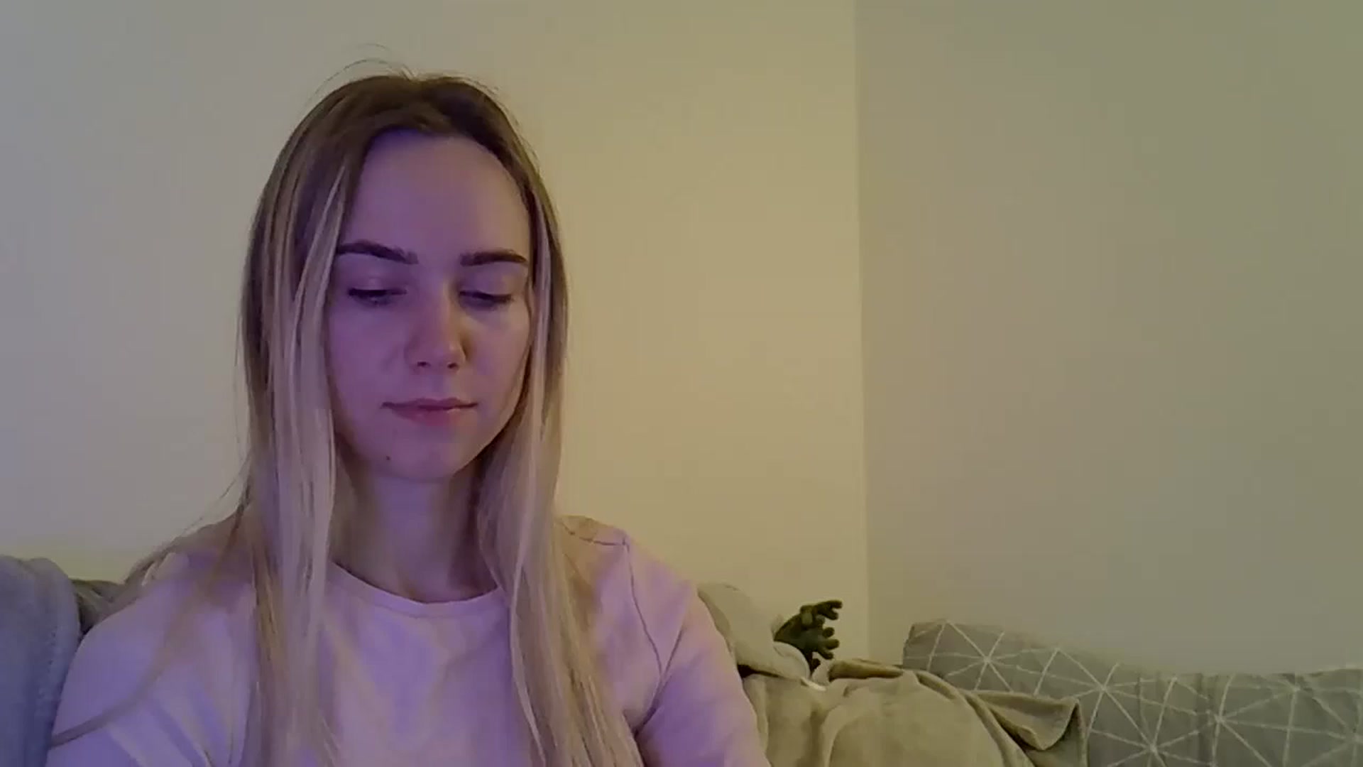 Gallery image thumbnail from Ocean__Soul's myfreecams stream on, 05/10/2025, 19:08 image 7 of 20