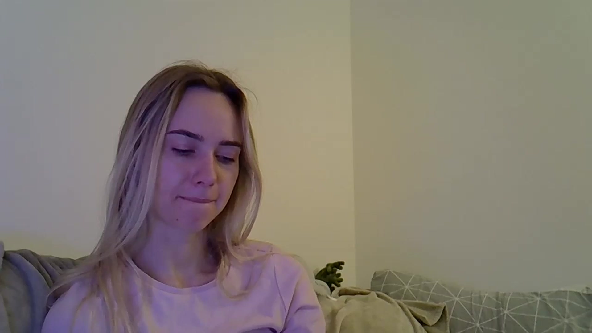 Gallery image thumbnail from Ocean__Soul's myfreecams stream on, 05/10/2025, 19:08 image 17 of 20
