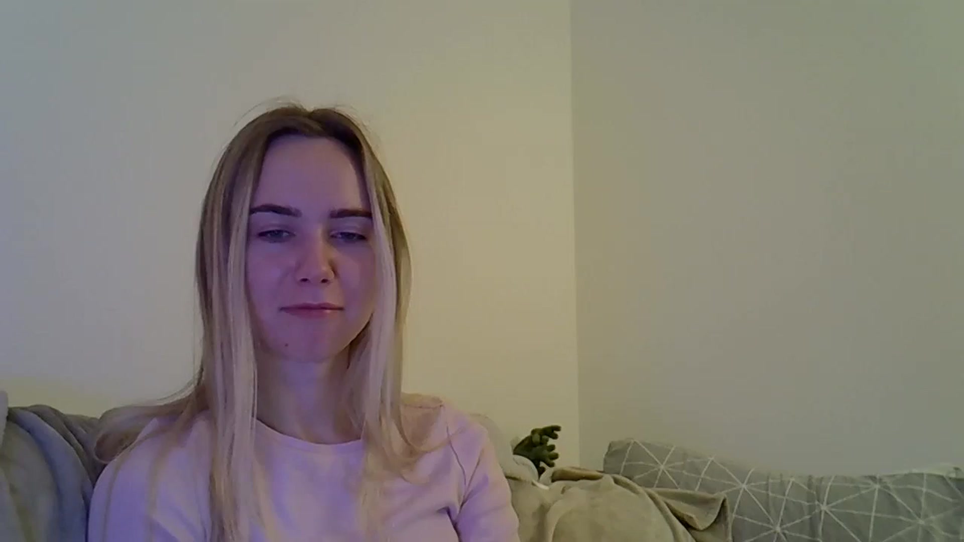 Gallery image thumbnail from Ocean__Soul's myfreecams stream on, 05/10/2025, 19:08 image 16 of 20
