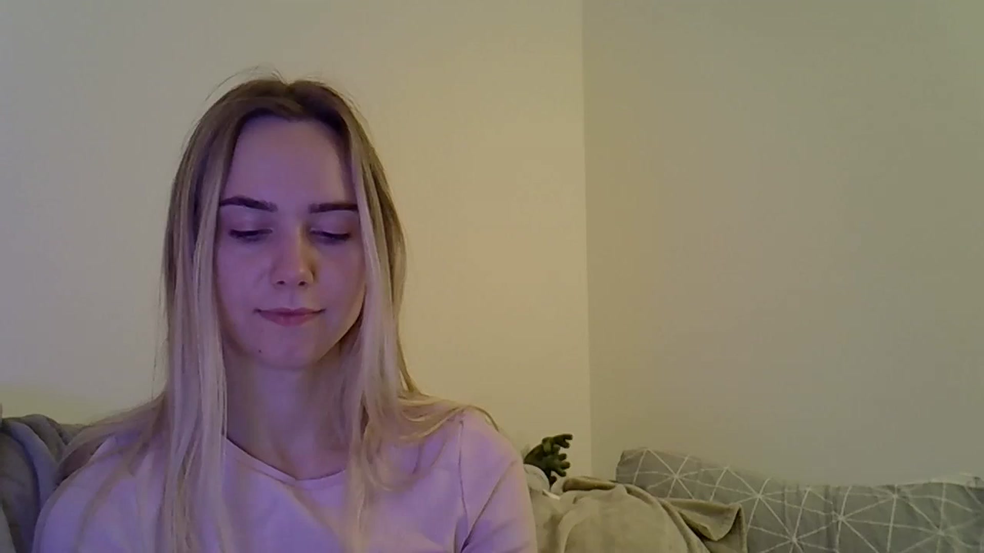Gallery image thumbnail from Ocean__Soul's myfreecams stream on, 05/10/2025, 19:08 image 15 of 20