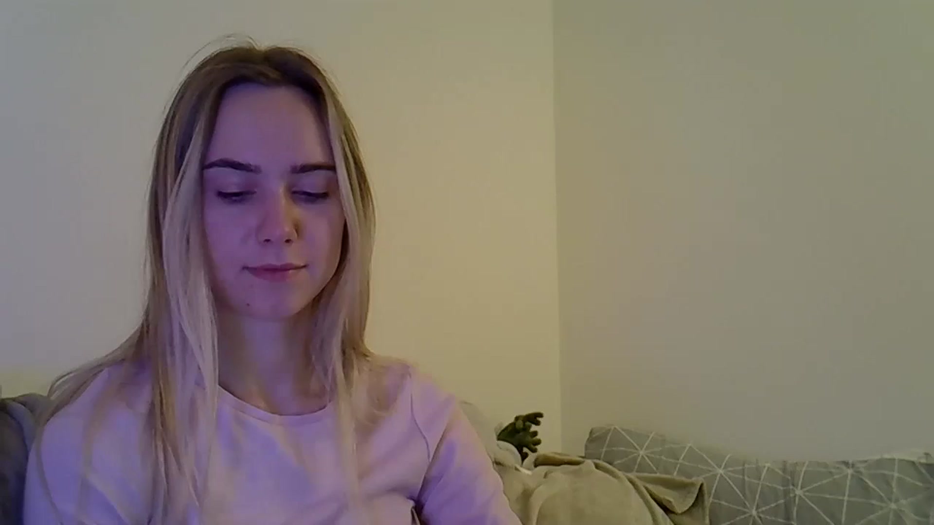 Gallery image thumbnail from Ocean__Soul's myfreecams stream on, 05/10/2025, 19:08 image 13 of 20